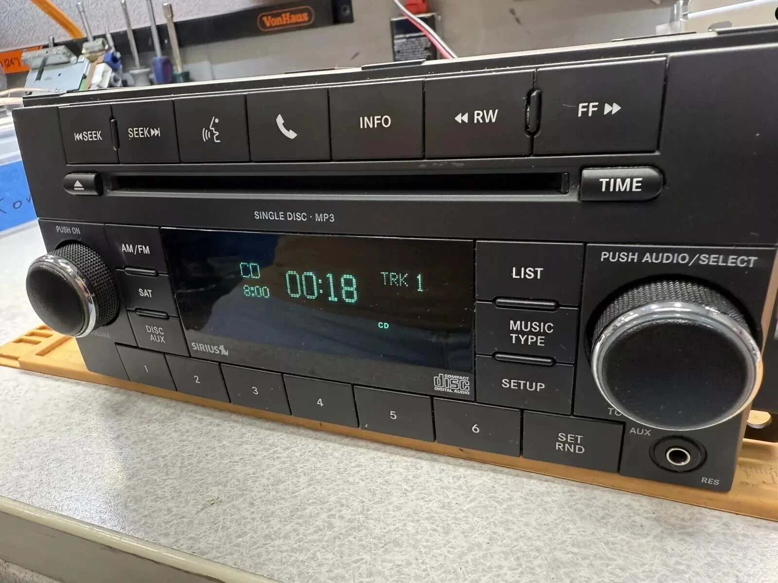 2007-2017 Jeep Dodge JK Chrysler Sirius Aux MP3 AM/FM Radio P05091197AC OEM