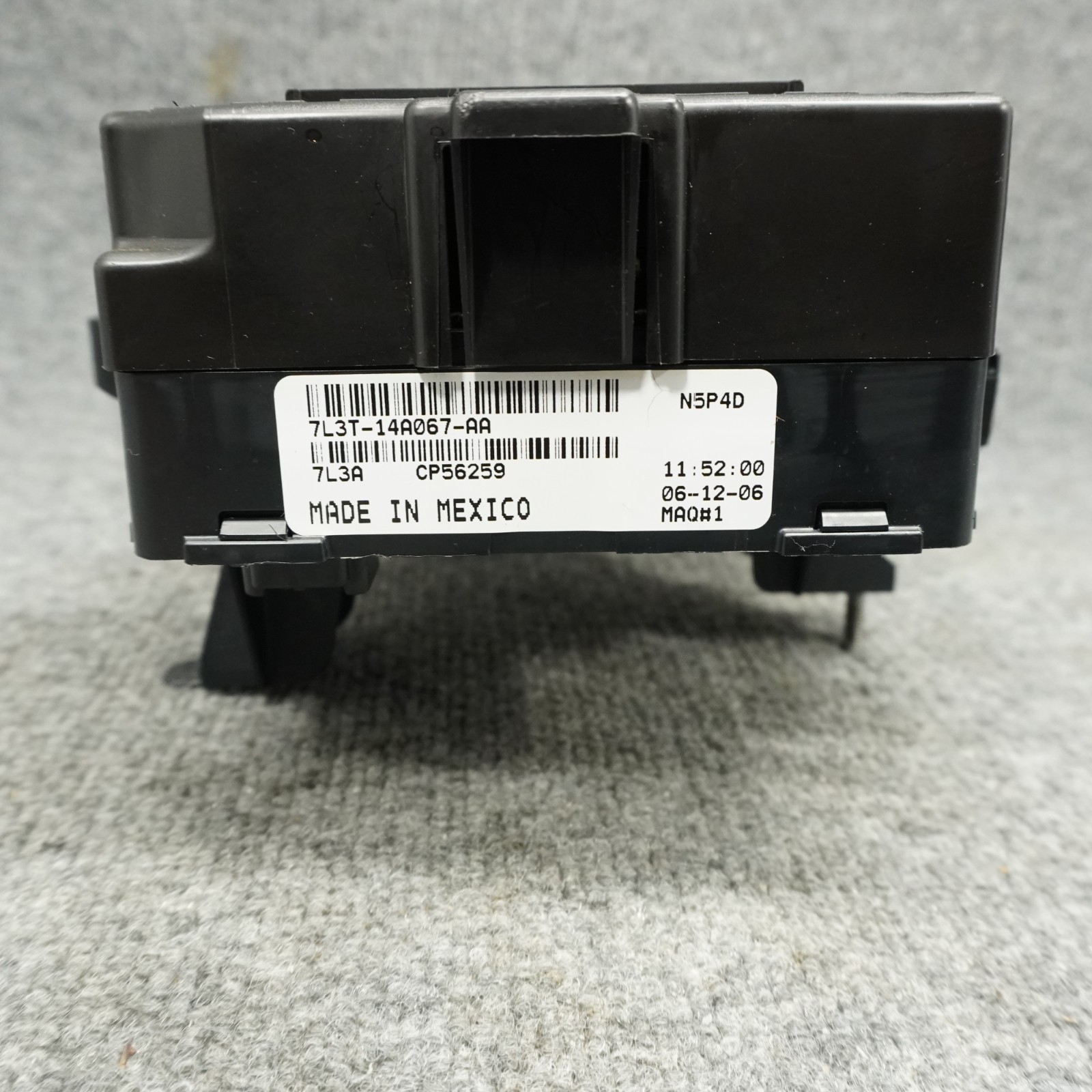 2005 Ford F150 Fuse Box Interior Distribution Block Cabin OEM 7L3T-14A067-AA