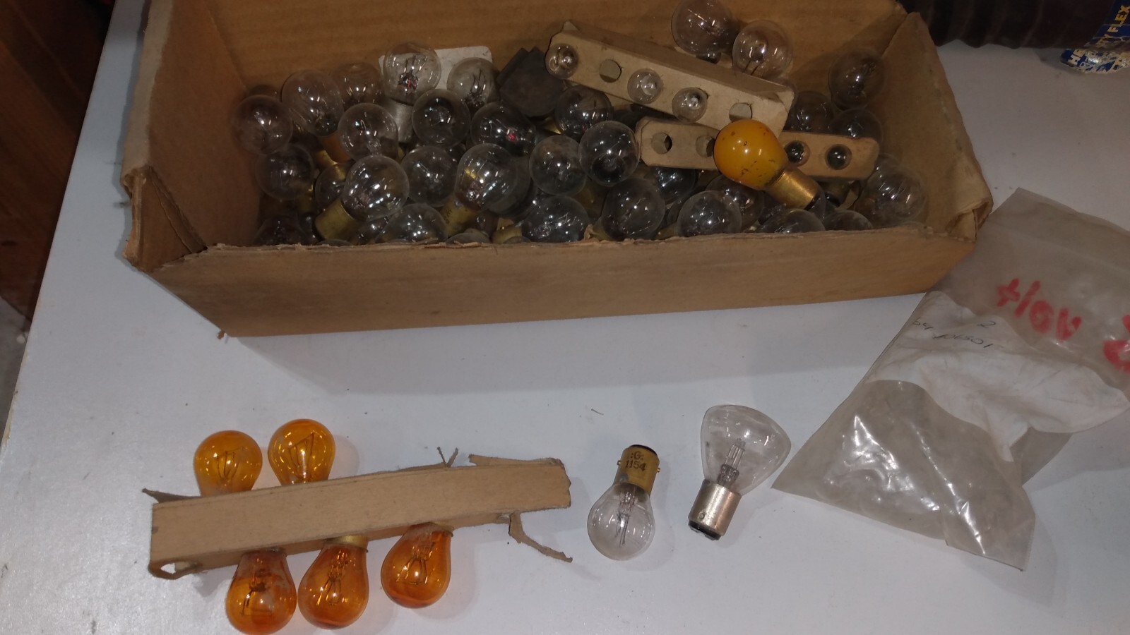 mixed lot of misc. vehicle bulbs from surplus auction