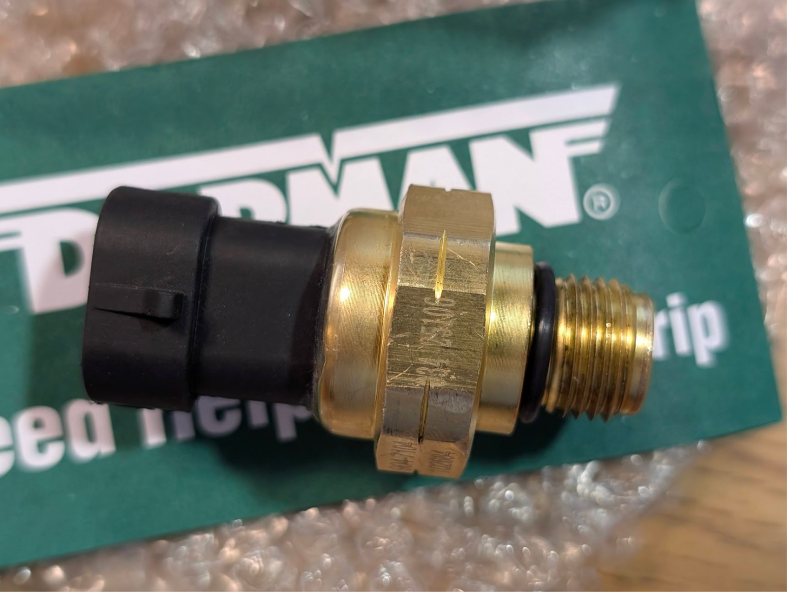 Dorman 904-7104 Oil Pressure Sensor for Cummins 4921487 NEW OPEN BOX