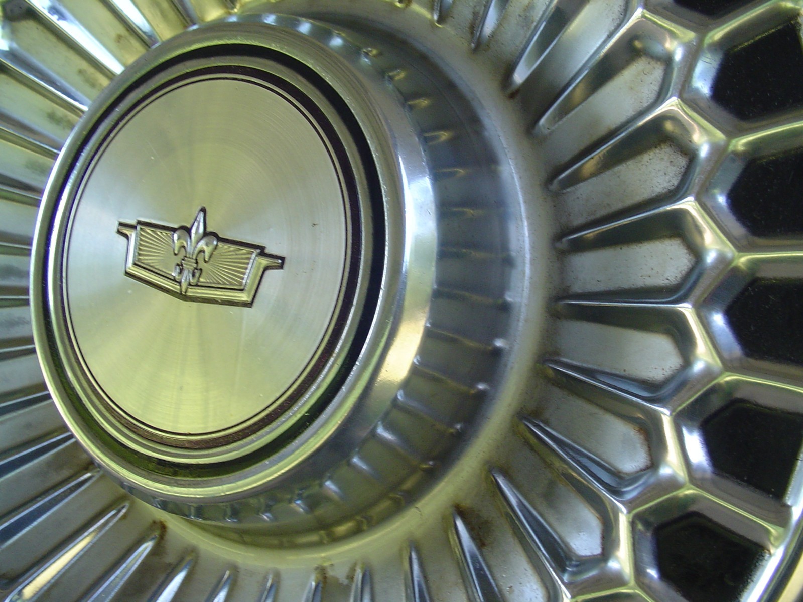 1977 1978 1979 CHEVY CHEVROLET CAPRICE VINTAGE HUB CAPS WHEEL COVERS CENTER CAP