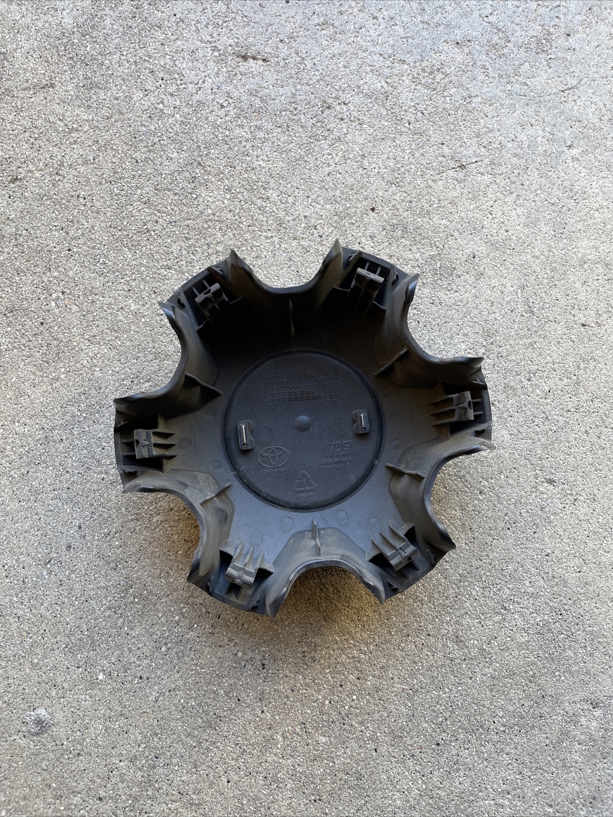 2016 – 2020 21 Toyota Tacoma 75189 Charcoal Wheel Center Hub Cap OEM 4260B-04050
