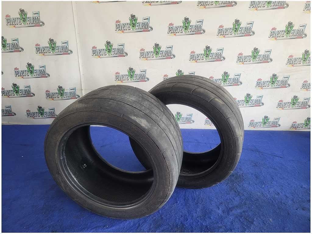 Mustang Corvette Camaro Mickey Thompson ET Street 305/35/18 Tire 2853