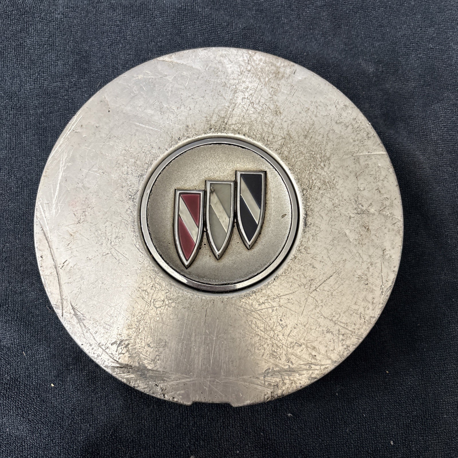 97 98 99 00 01 02 03 04 Buick Regal Silver Wheel Center Cap 10254321