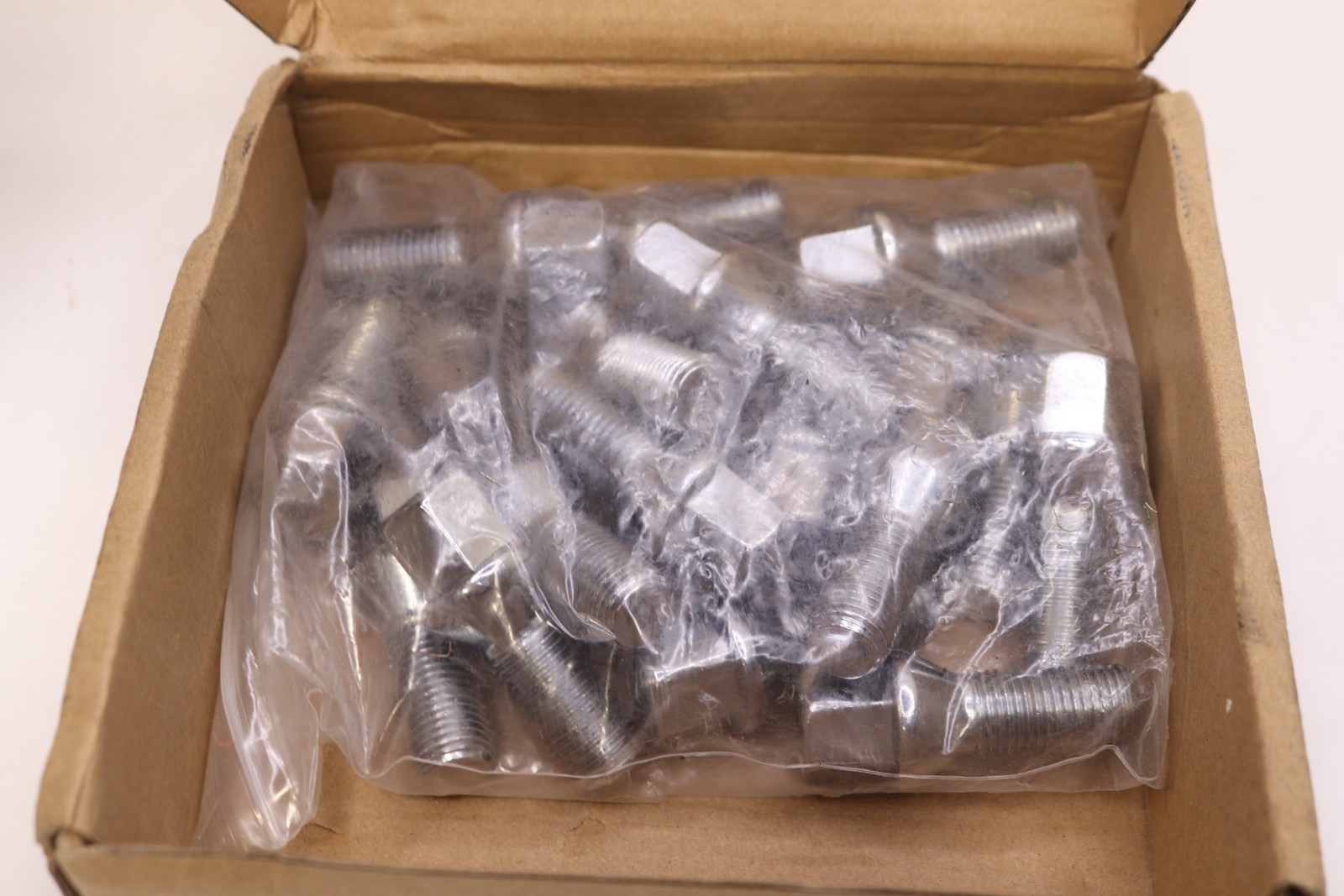 White Knight Hex Lug Bolts 14mm x 1.5 x 17mm 1820-20DA
