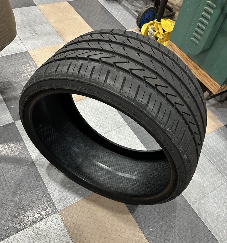 Lexani LX-Twenty 305/25ZR22 103Y XL