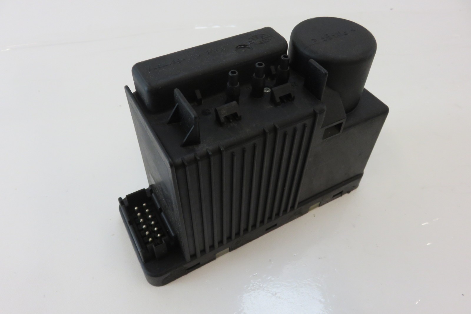 Mercedes R129 SL320 SL500 vacuum pump, central door locking 1298001048