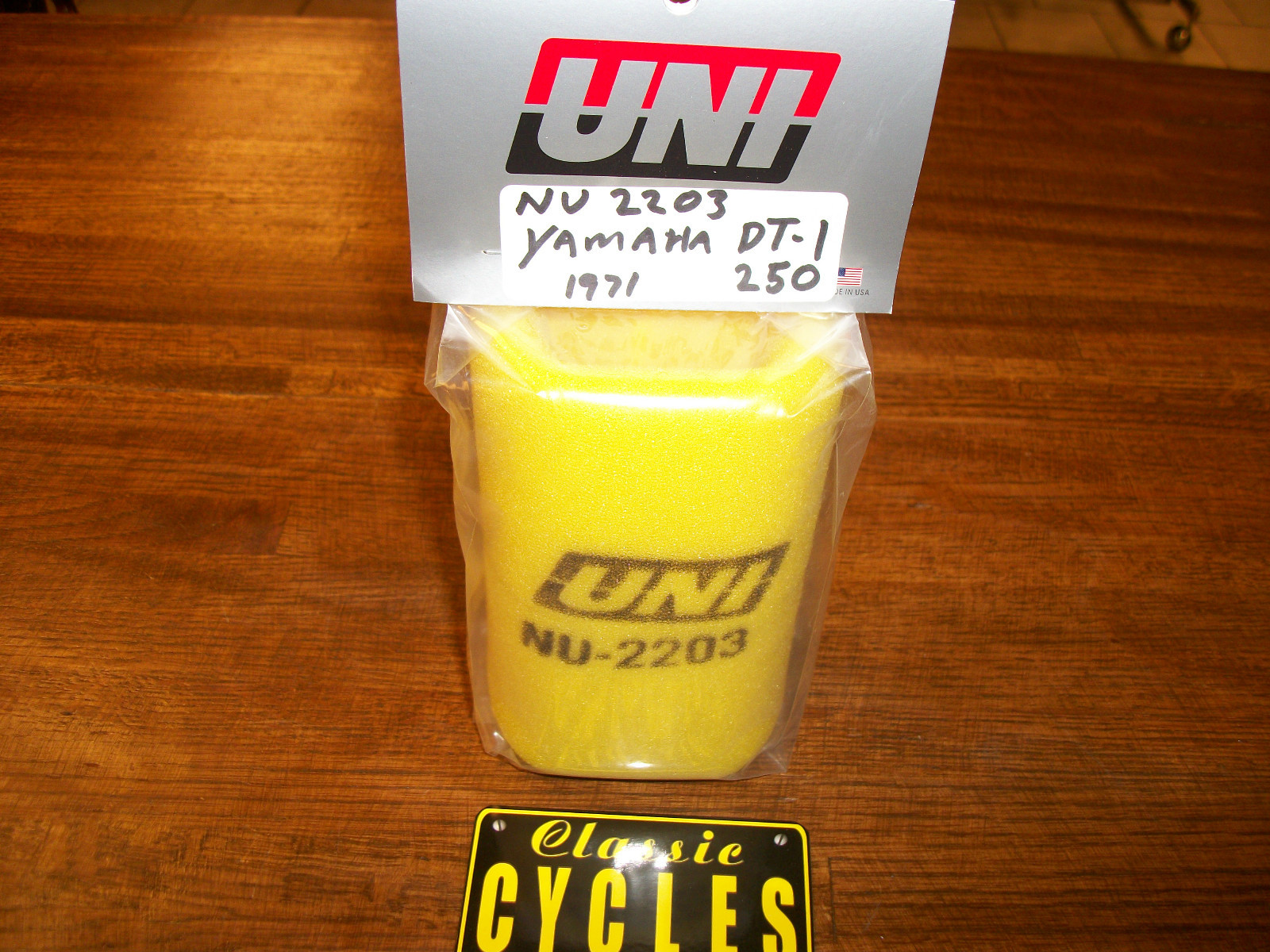 Yamaha 250 DT1 1970 – 1971 Air Filter & Cage UNI NU-2203 AHRMA