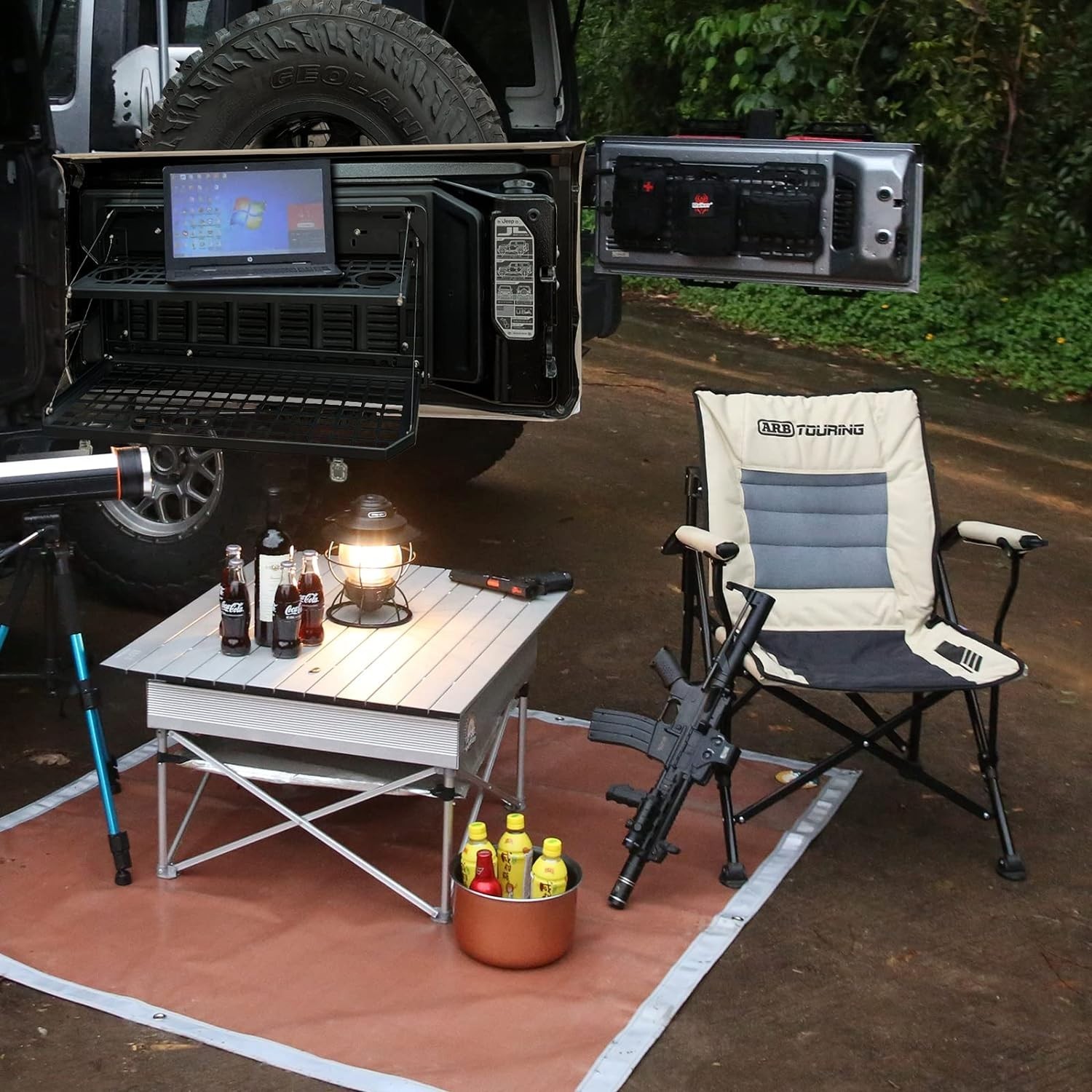 Car tailgate table with a foldable storage capacity of up to 1000 pounds