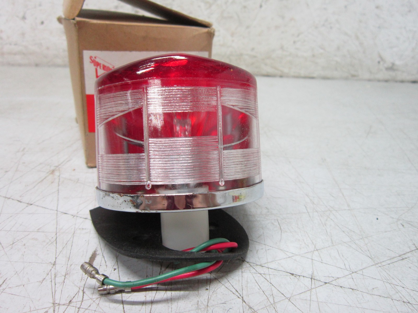 Superior Tail Lamp Assembly 6V R-1691 Dixie Int.