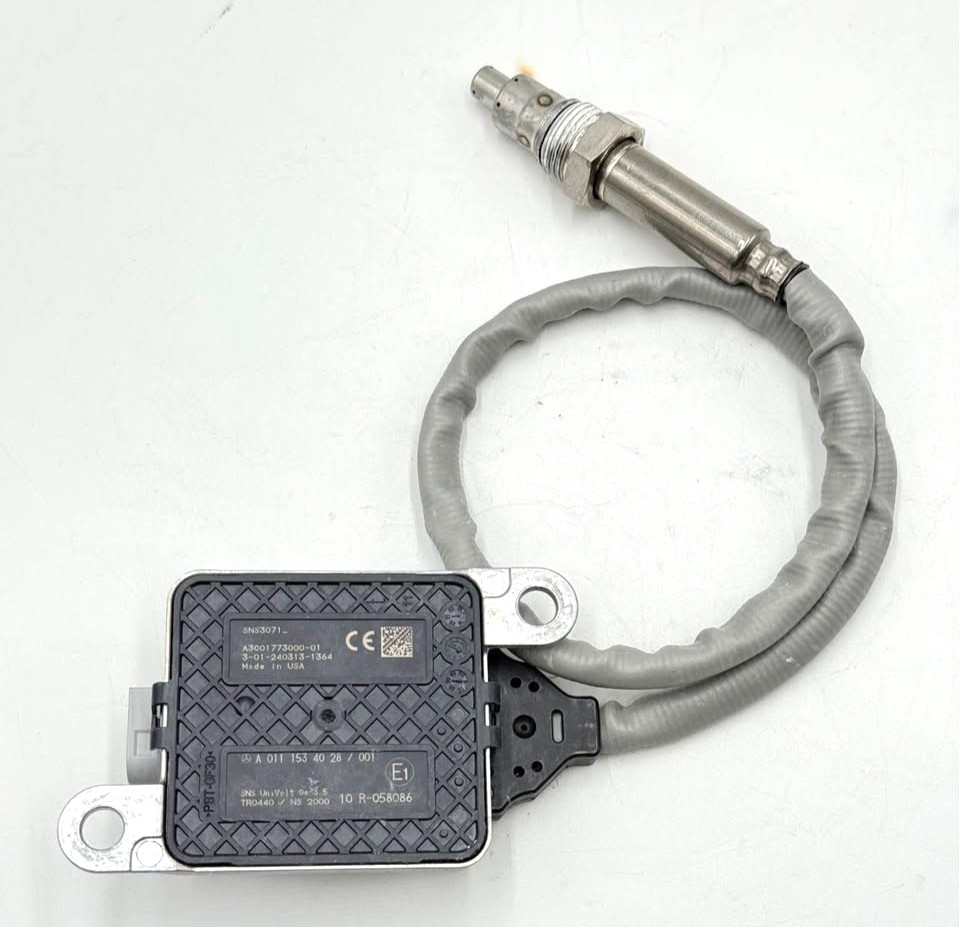 NEW GENUINE A0111534028 Detroit Diesel NOx Sensor EA0111534028 DD15 Outlet