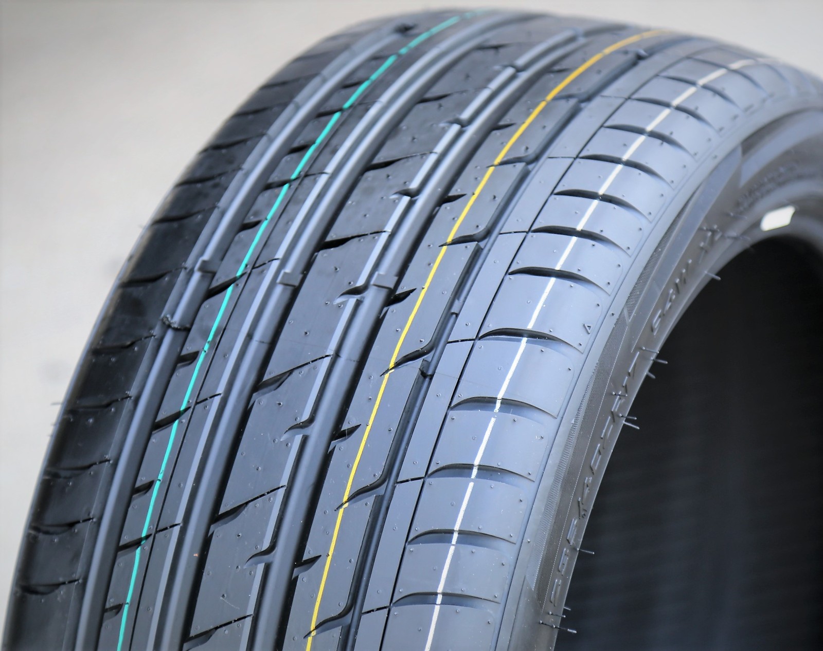 4 New Haida HD927SP 235/40ZR17 235/40R17 94W XL AS A/S High Performance Tires