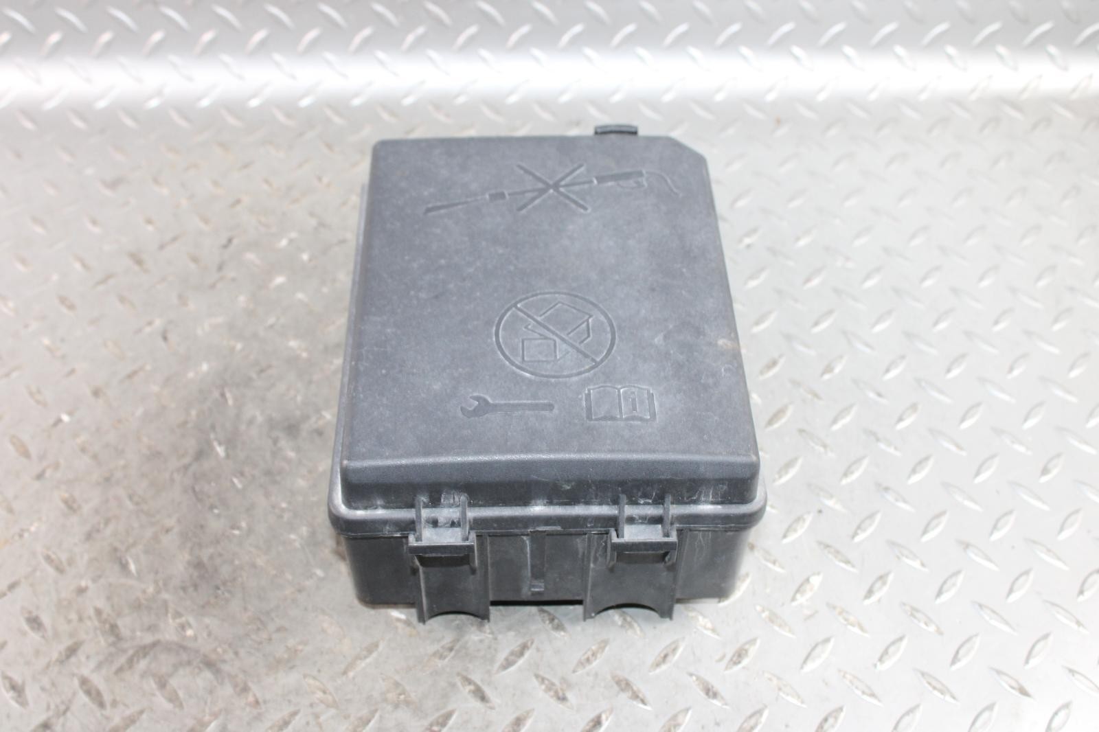 17′ Encore 1.4L Motor Engine Fuse Relay Power Distribution Box Housing OEM WTY