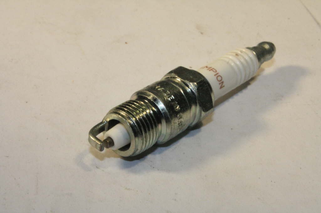 Spark Plugs 8-pieces CHAMPION RV17YC #25