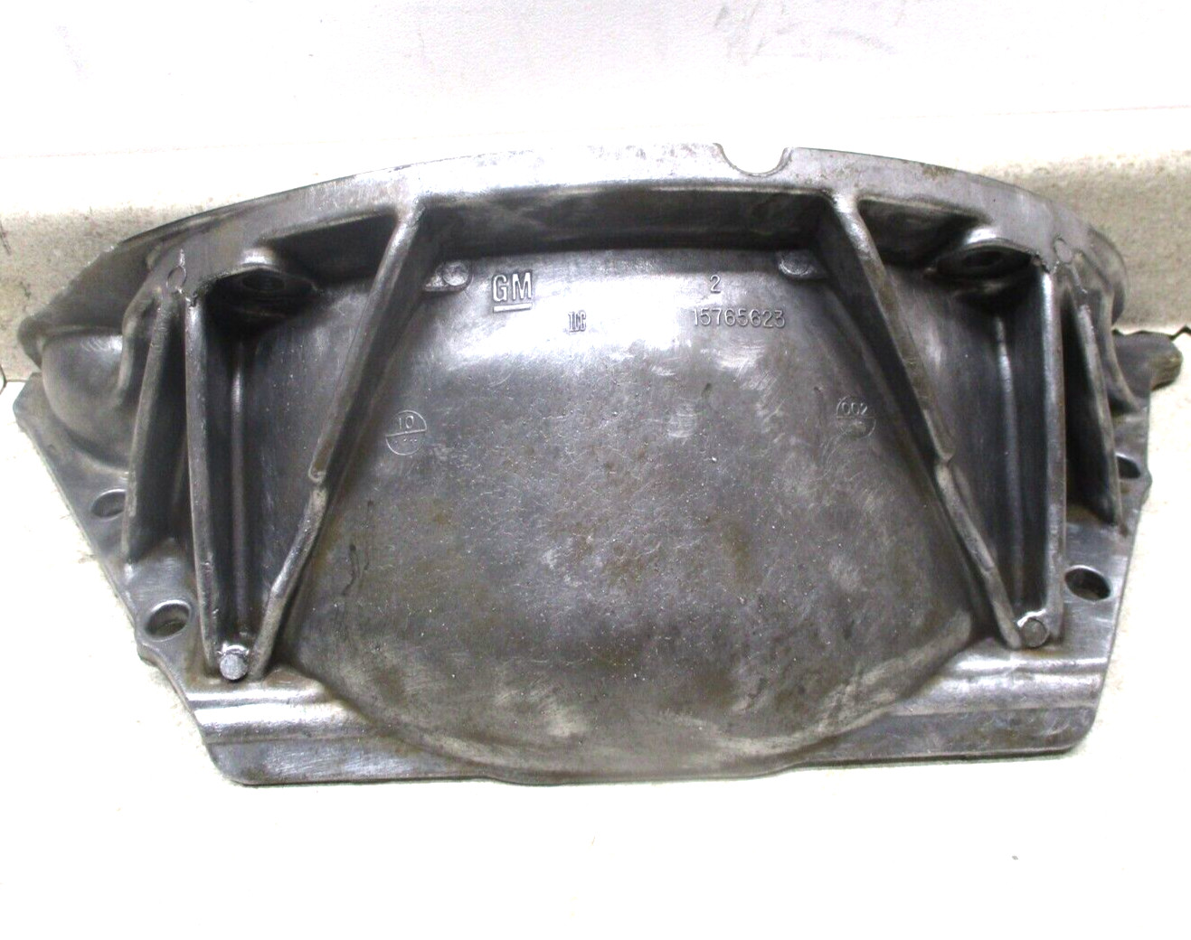 15765623 1999 to 2006 Silverado 2500 4L80E Transmission Dust Cover Shroud OEM