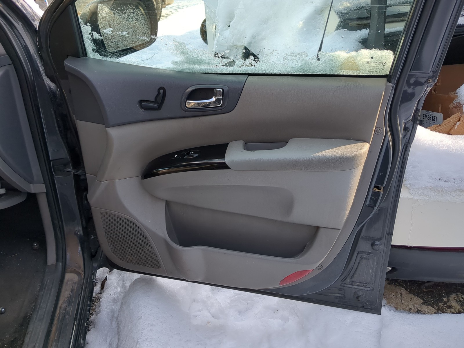 2014 Kia Sedona Front Right Passenger Interior Door Panel Trim EH39O