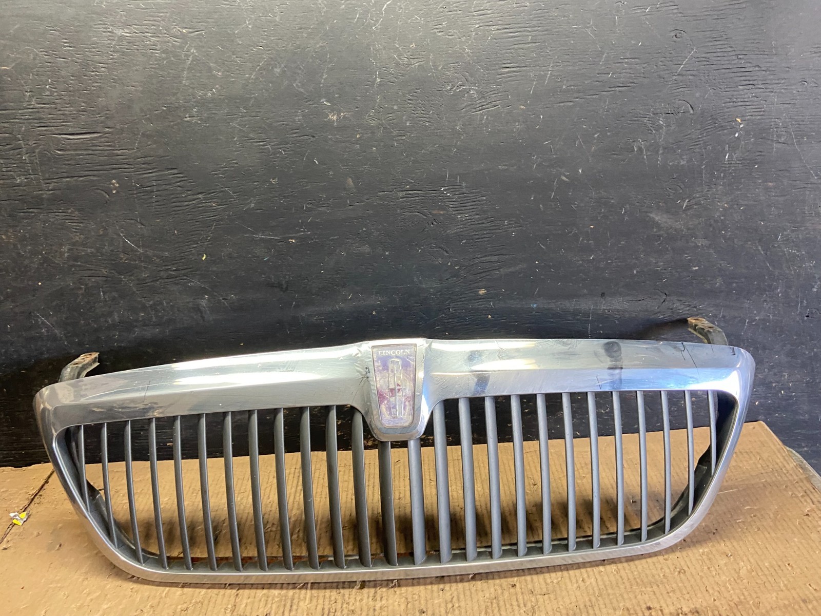 1998 to 2002 Lincoln Navigator Front Upper Grill Grille Oem r7104 DG