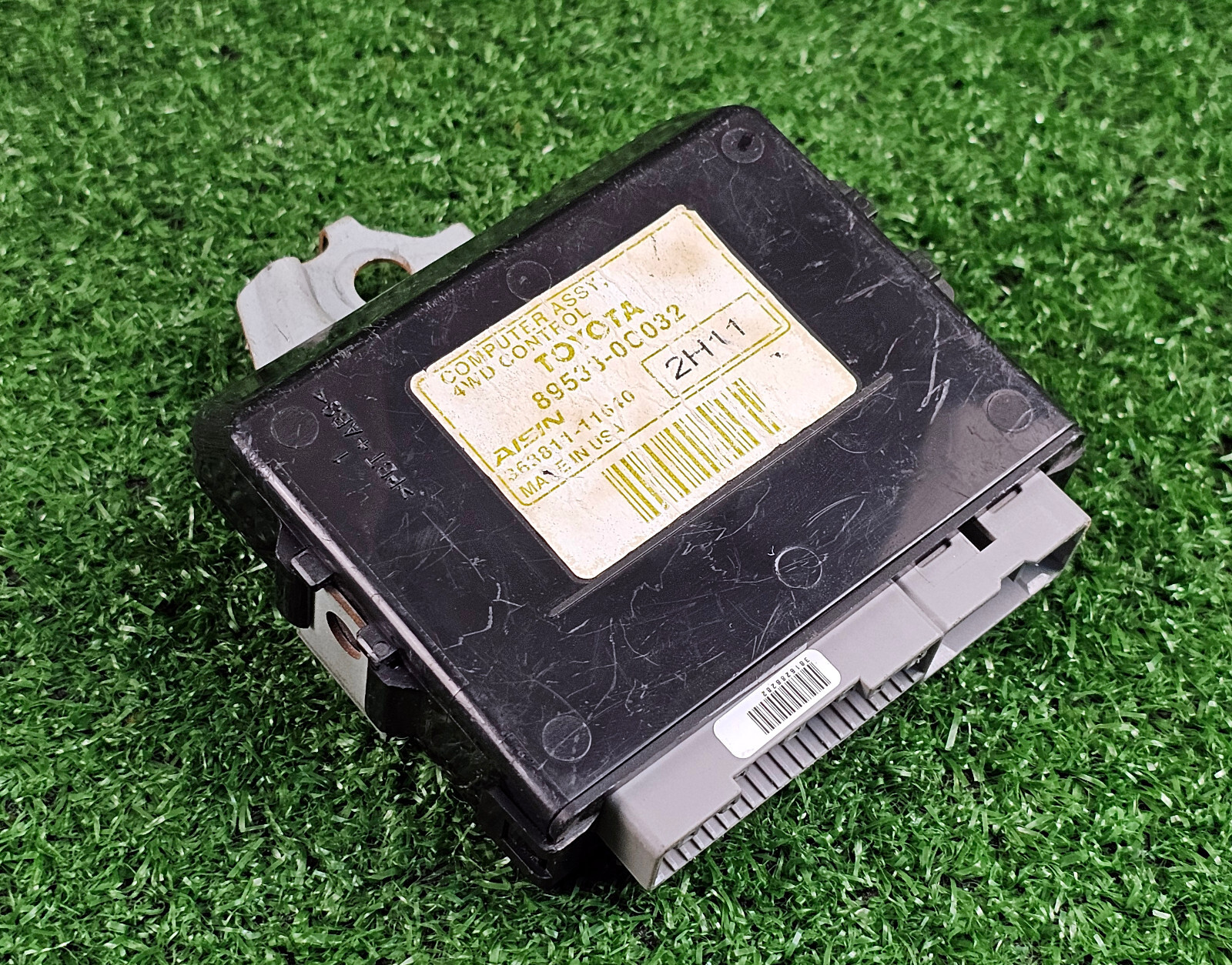 Toyota Sequoia 2011-2013 Transfer Case Module 4wd computer 89533-0c032 Oem used