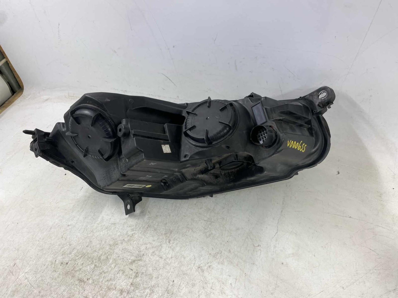Used Left Headlight Assembly fits: 2018 Jaguar F-pace halogen Left Grade C