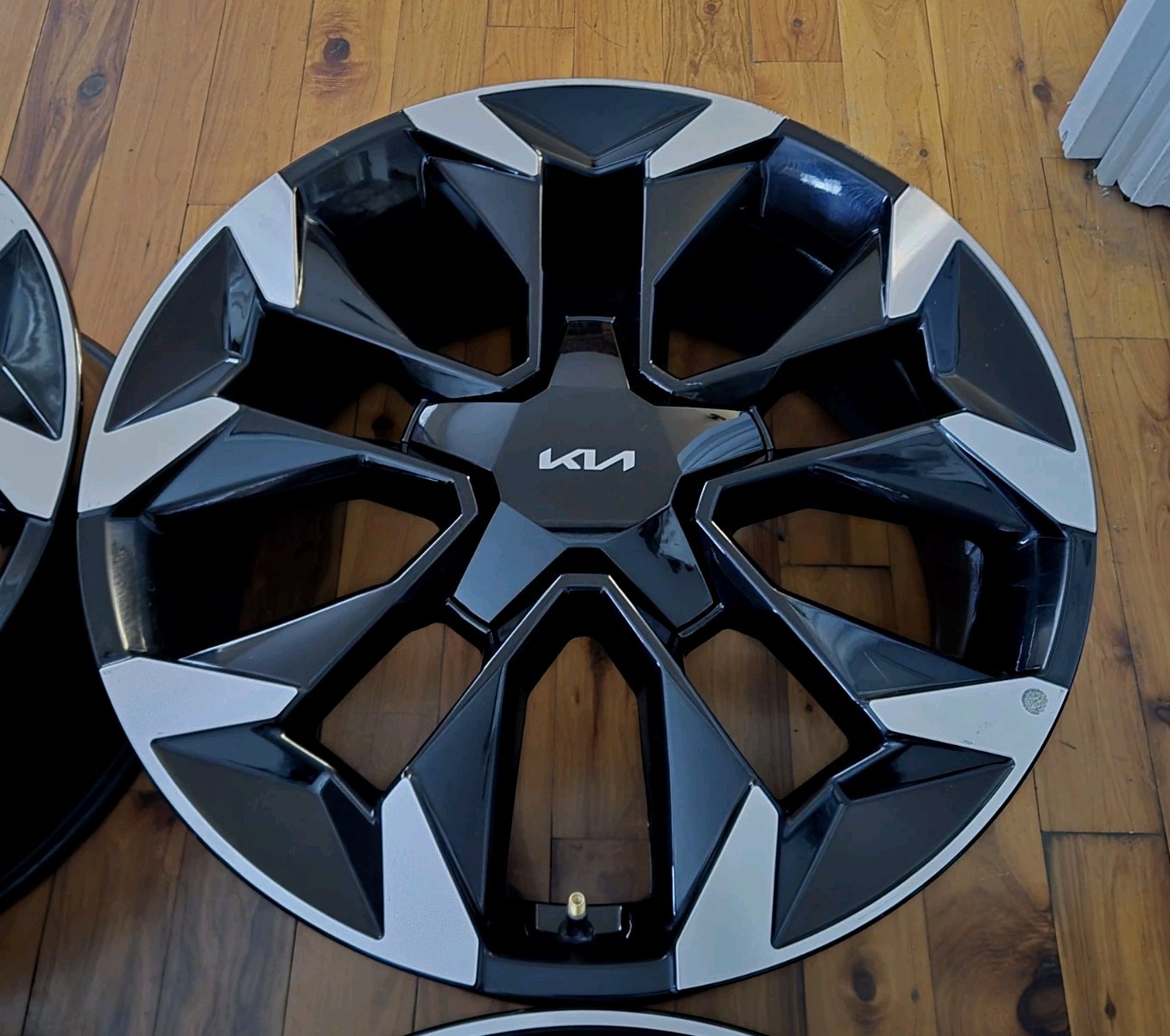 GENUINE 20×8 5 Kia Factory SINGLE Rim OEM 52910-P2810 Wheel 24 25 26 Sorento
