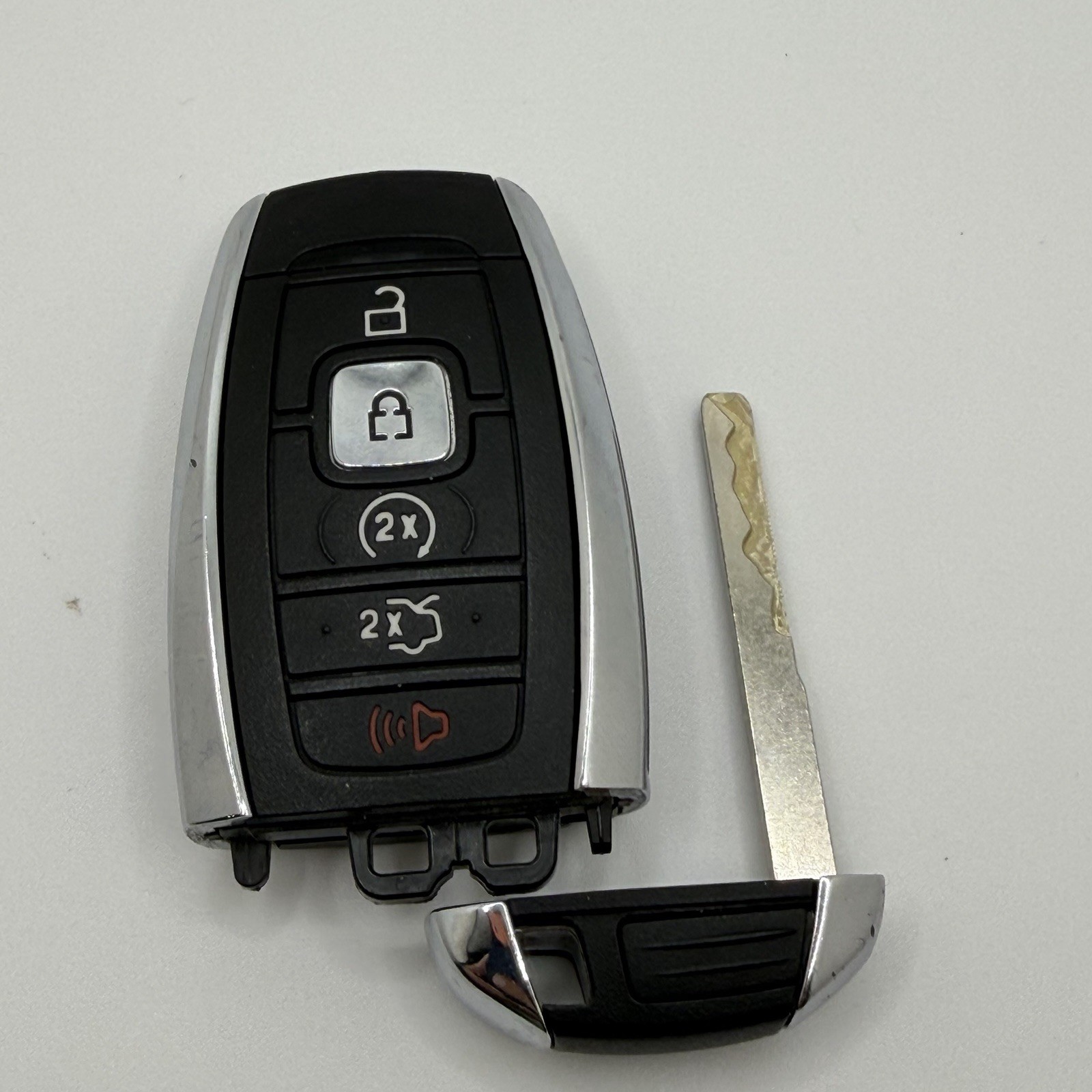 OEM Lincoln Smart Key Fob Remote M3N-A2C94078000 HP5T-15K601-BE Good Condition