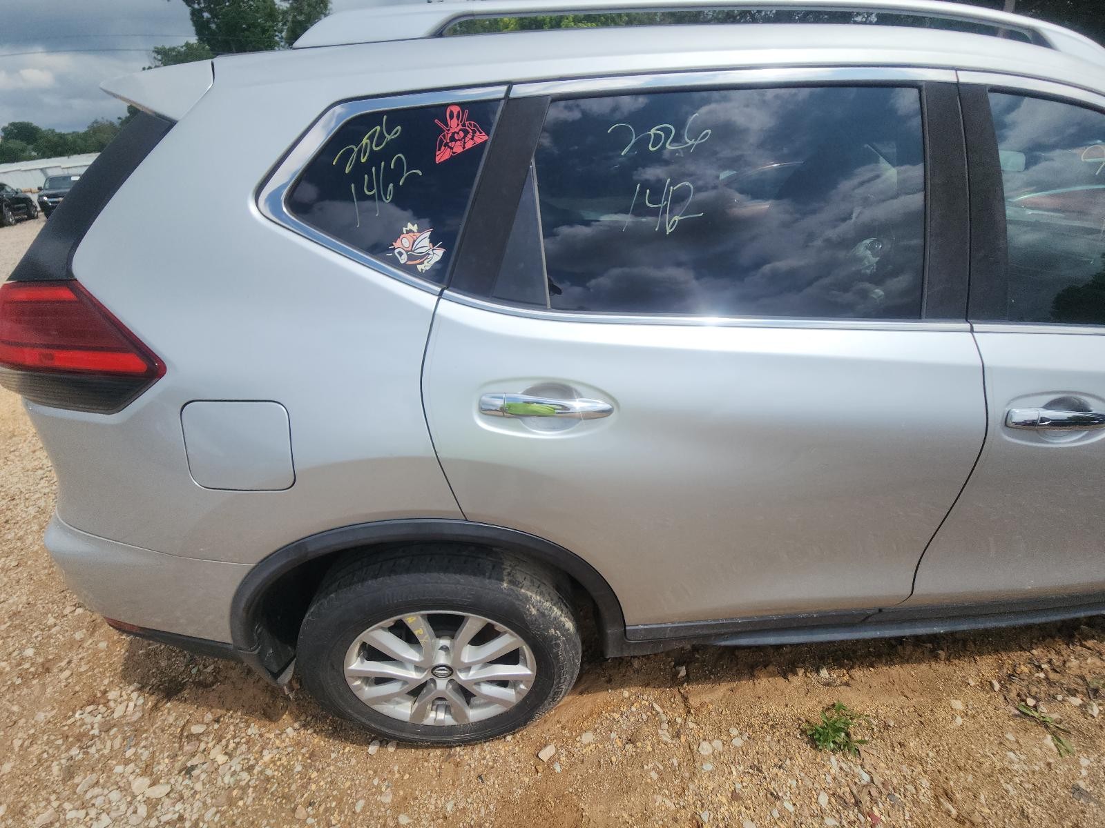 Used Rear Right Door Assembly Rear Side fits: 2017 Nissan Rogue electric VIN 5 1