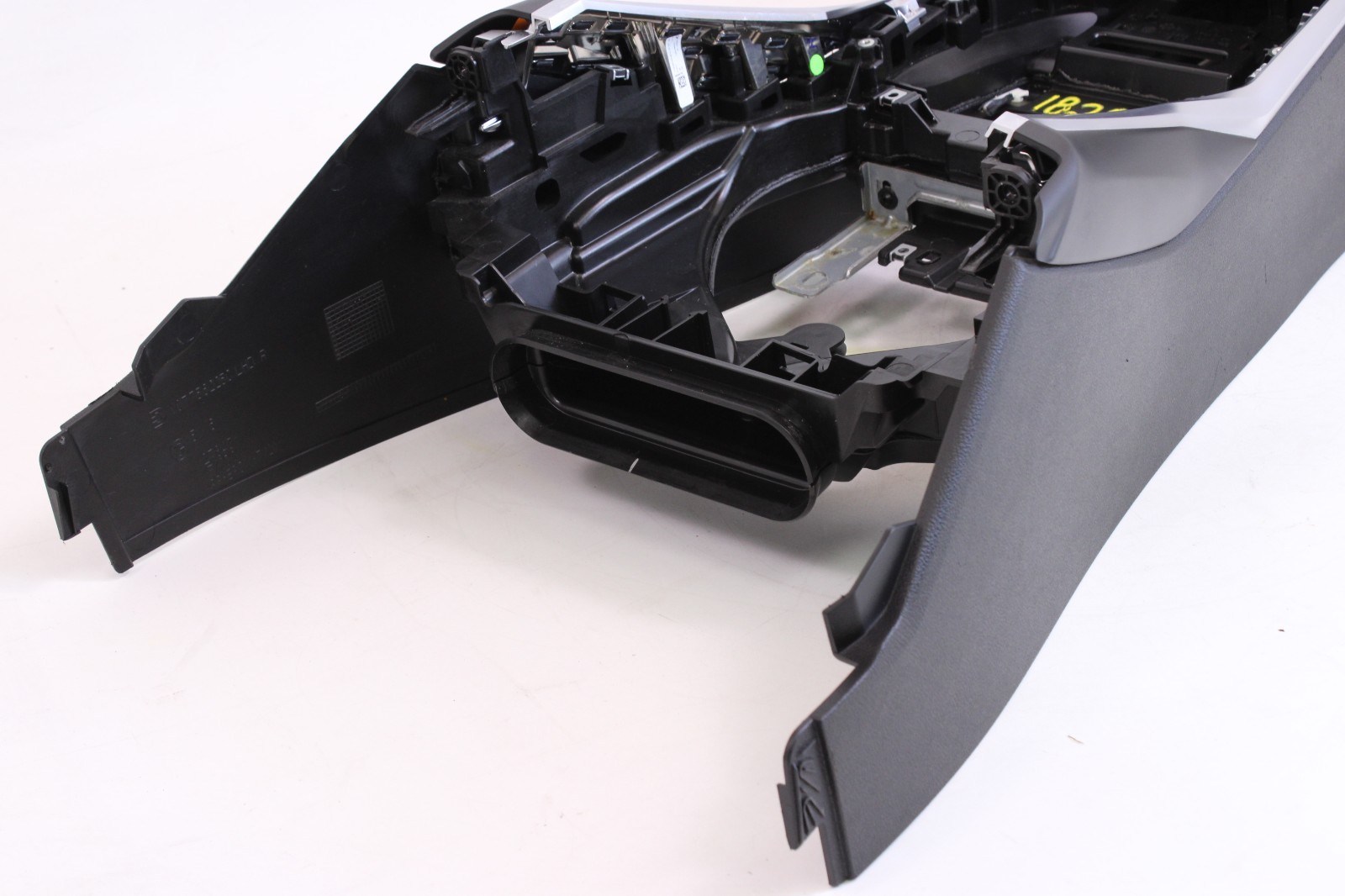 2019 – 2024 BMW G20 330XI CENTER CONSOLE MOUNTED ARMREST LID BROWN OEM # 18294
