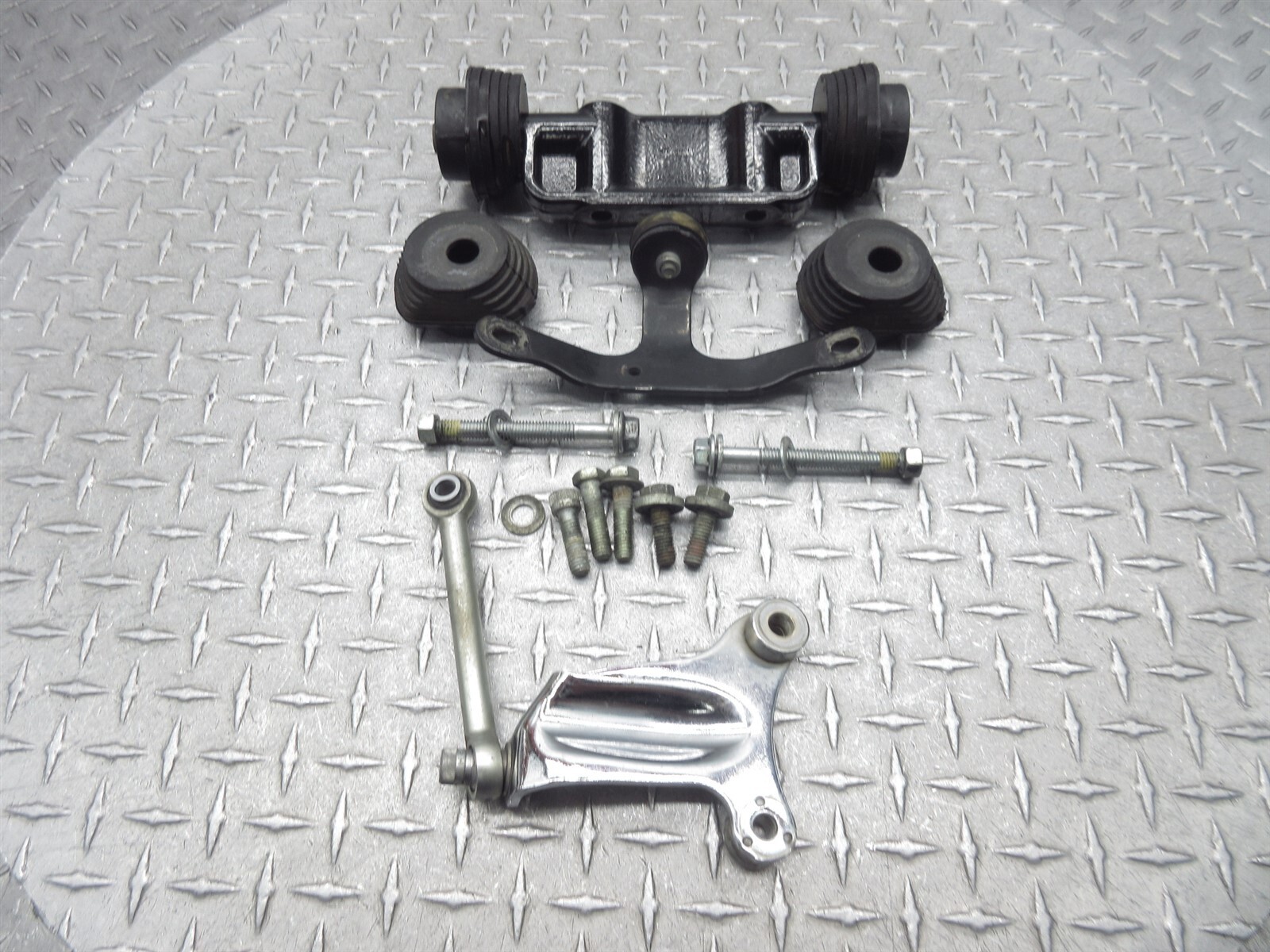 2011 06-13 Harley Davidson Street Glide FLHX OEM Engine Mounts Brackets Grommets