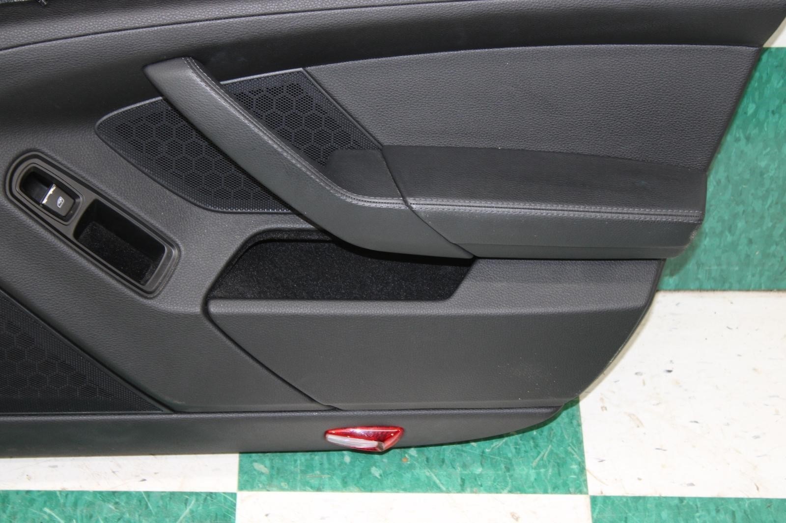 ⚠️NOTE⚠️ 10-16 Panamera Black Front Passenger Right Interior Door Trim Panel OEM