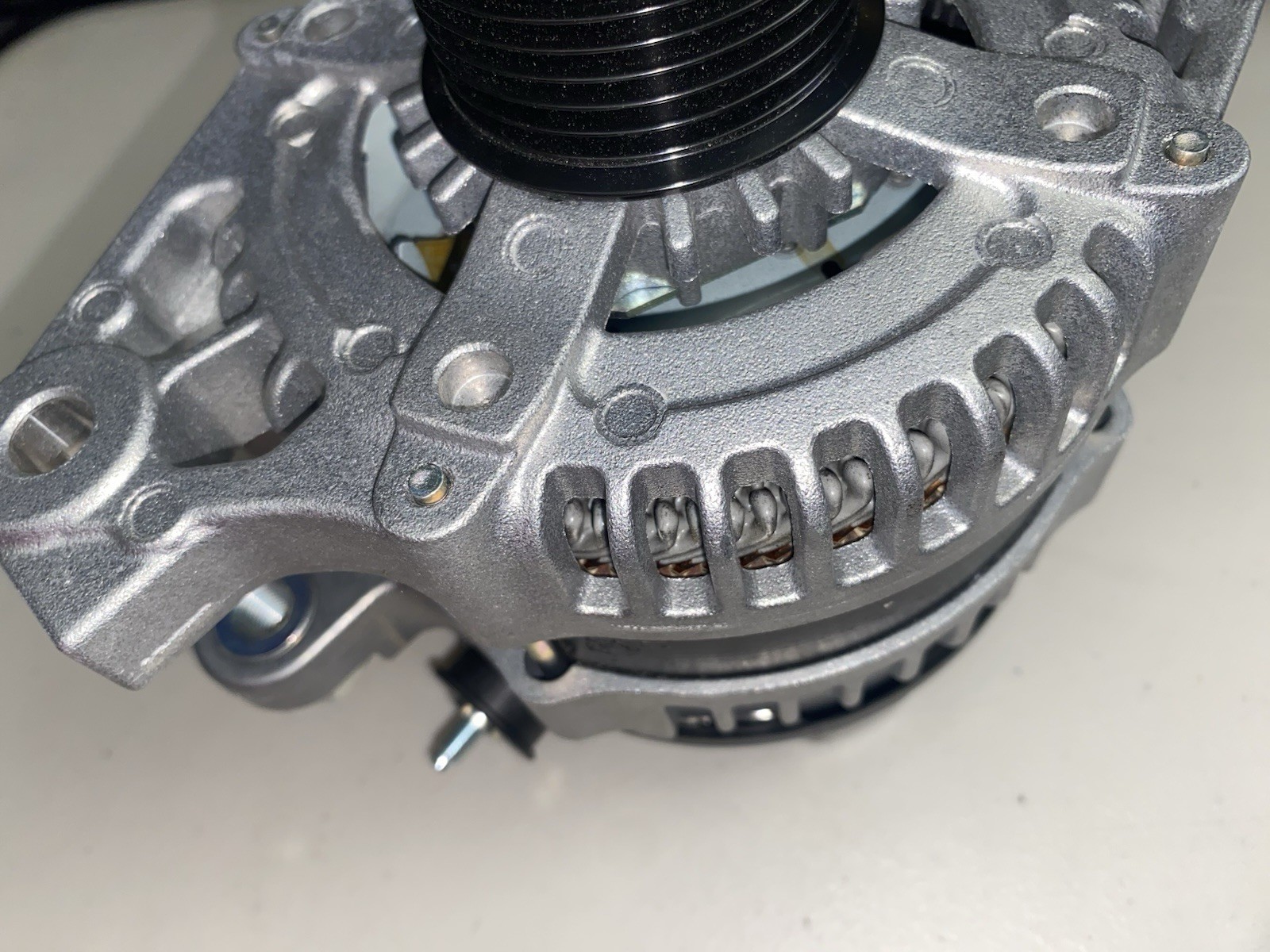 DENSO 210-0657 Alternator AL3356X A3196 90-29-5634 27060-31062ab – DAMAGED -READ