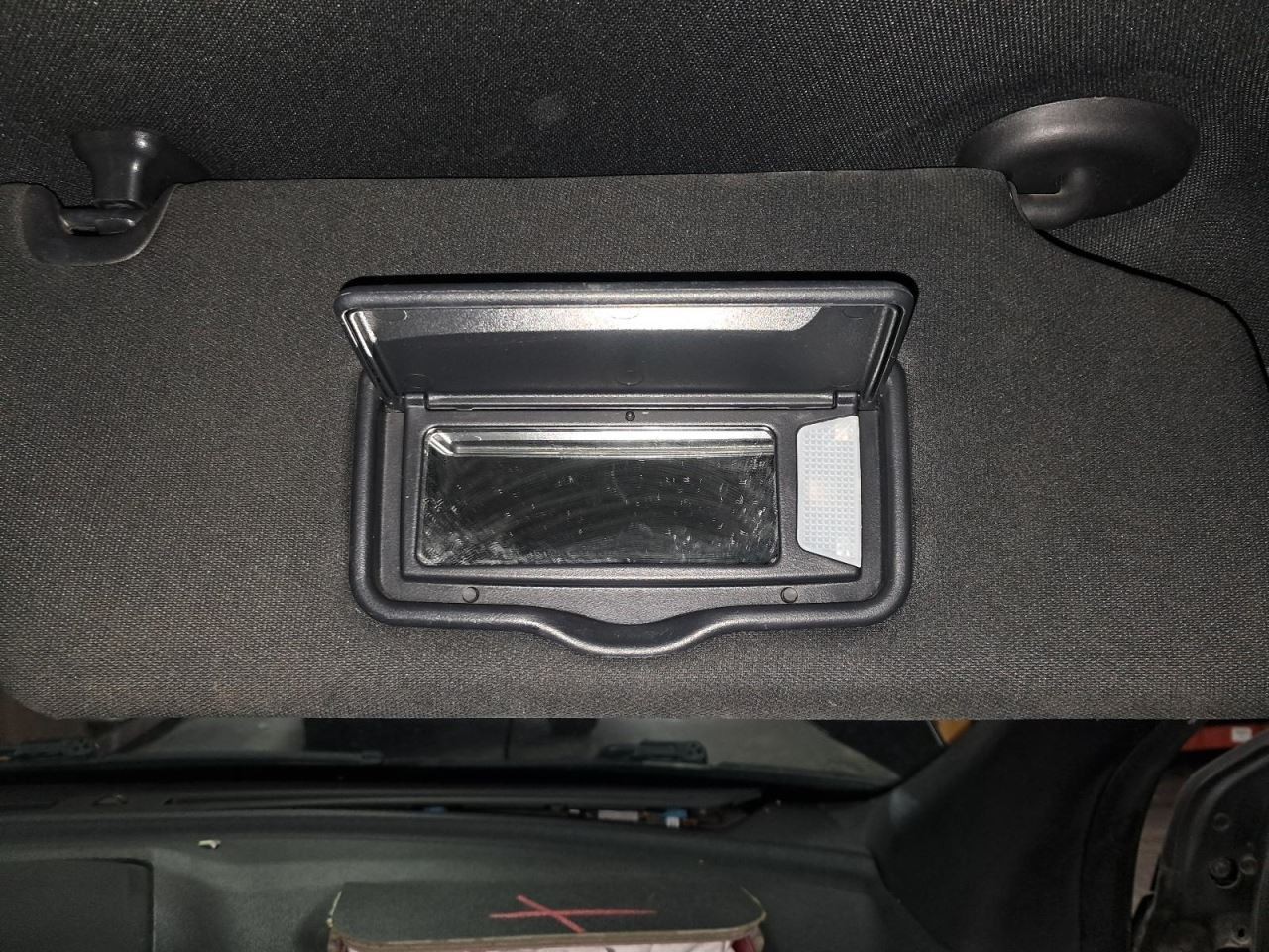 EXPLORER 2017 Glove Box 1608753