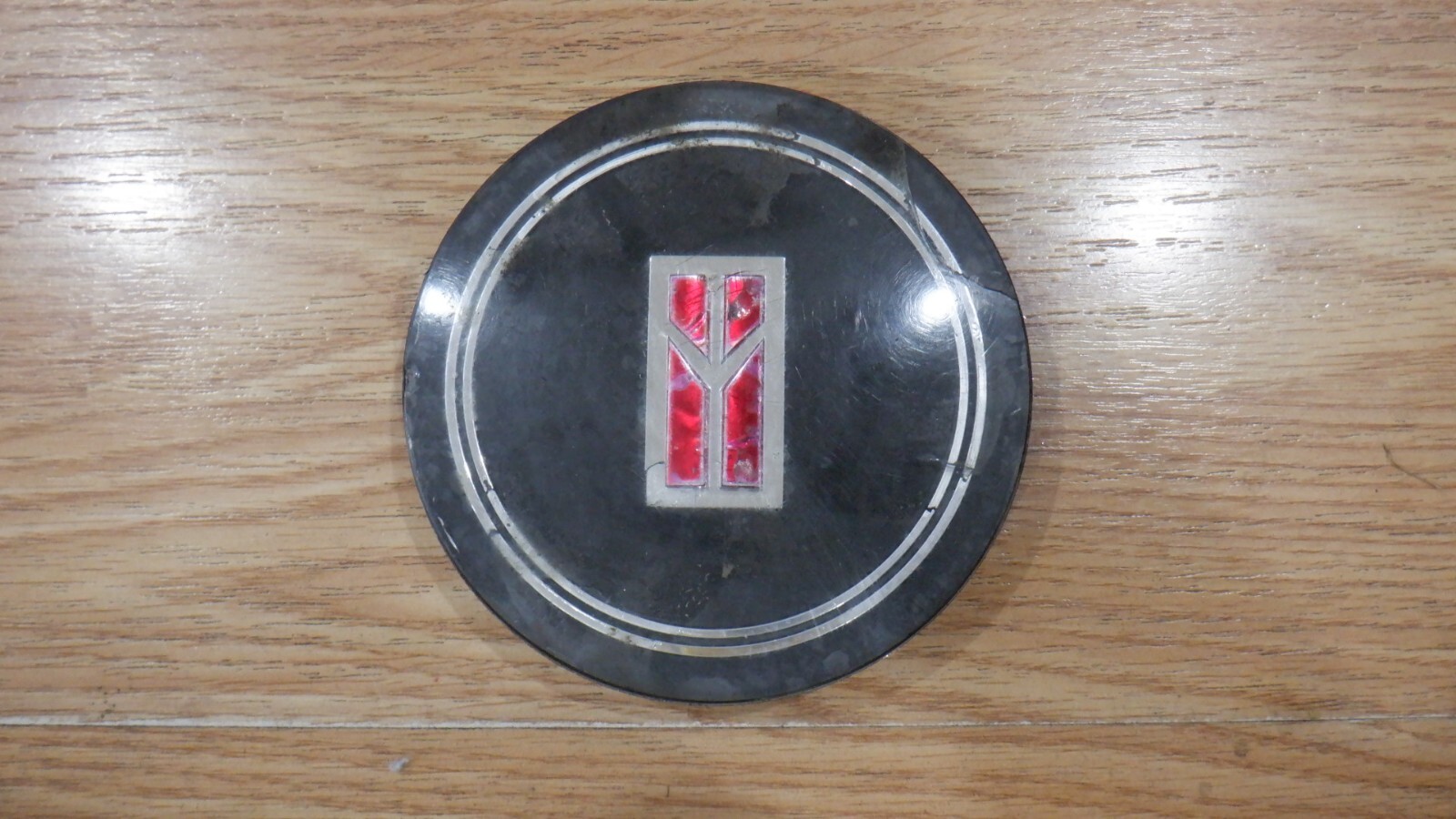 Oldsmobile wheel center cap vintage 4 3/8 inches (B)
