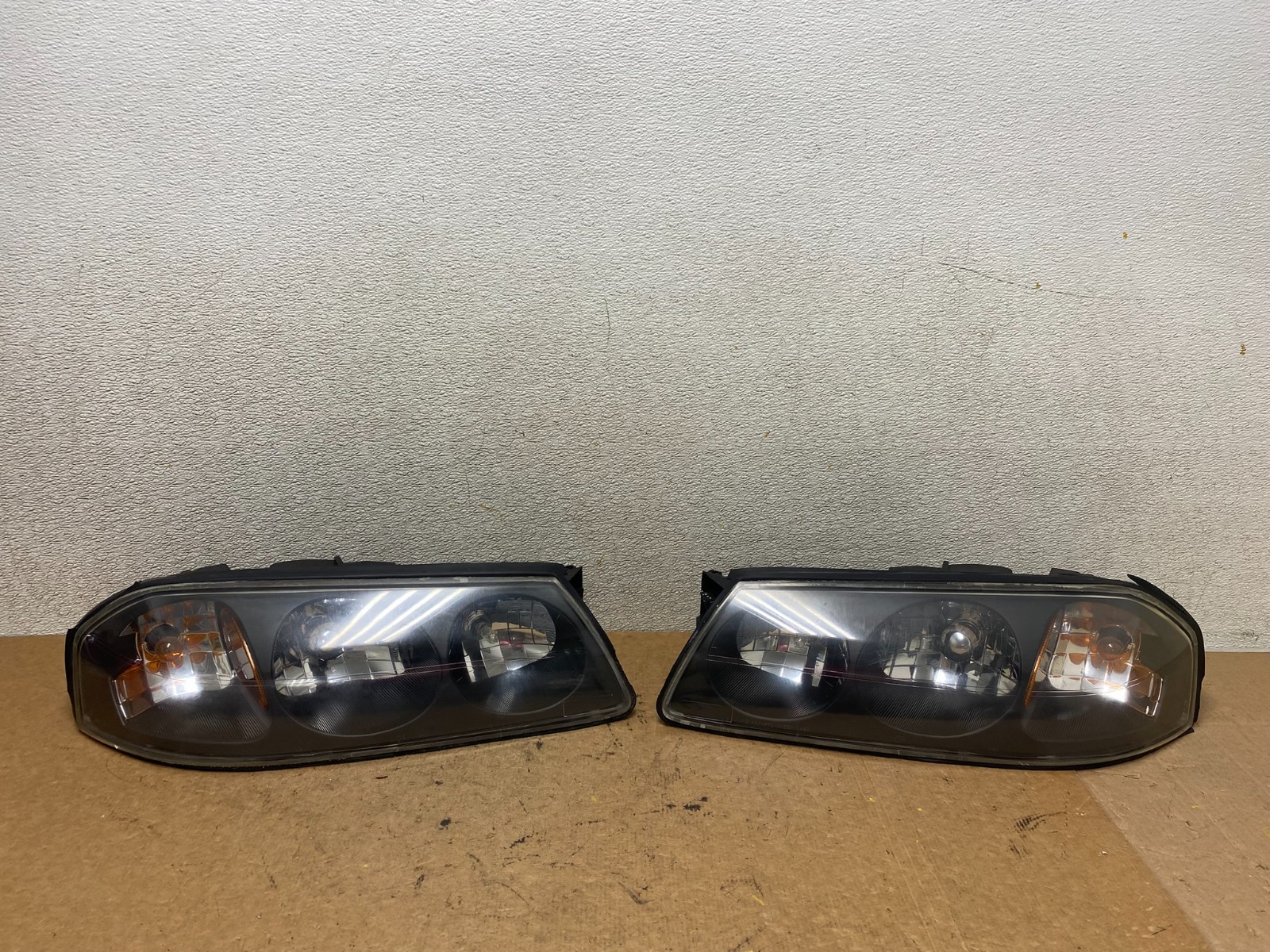 2000 to 2005 Chevrolet Impala Left+Right Set Headlights Halogen S7730 DW