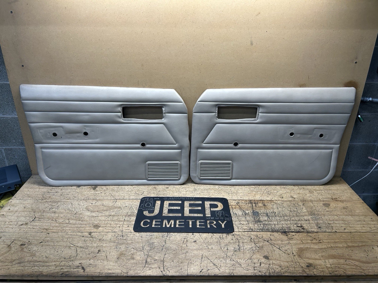 84-96 Jeep Cherokee XJ 4D Comanche MJ Tan Front Door Panel Set Manual Windows