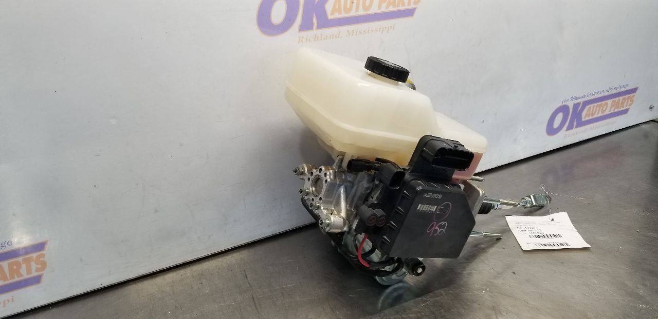 18 NISSAN TITAN XD 5.0L BRAKE MASTER CYLINDER BOOSTER ASSEMBLY WITH RESERVOIR
