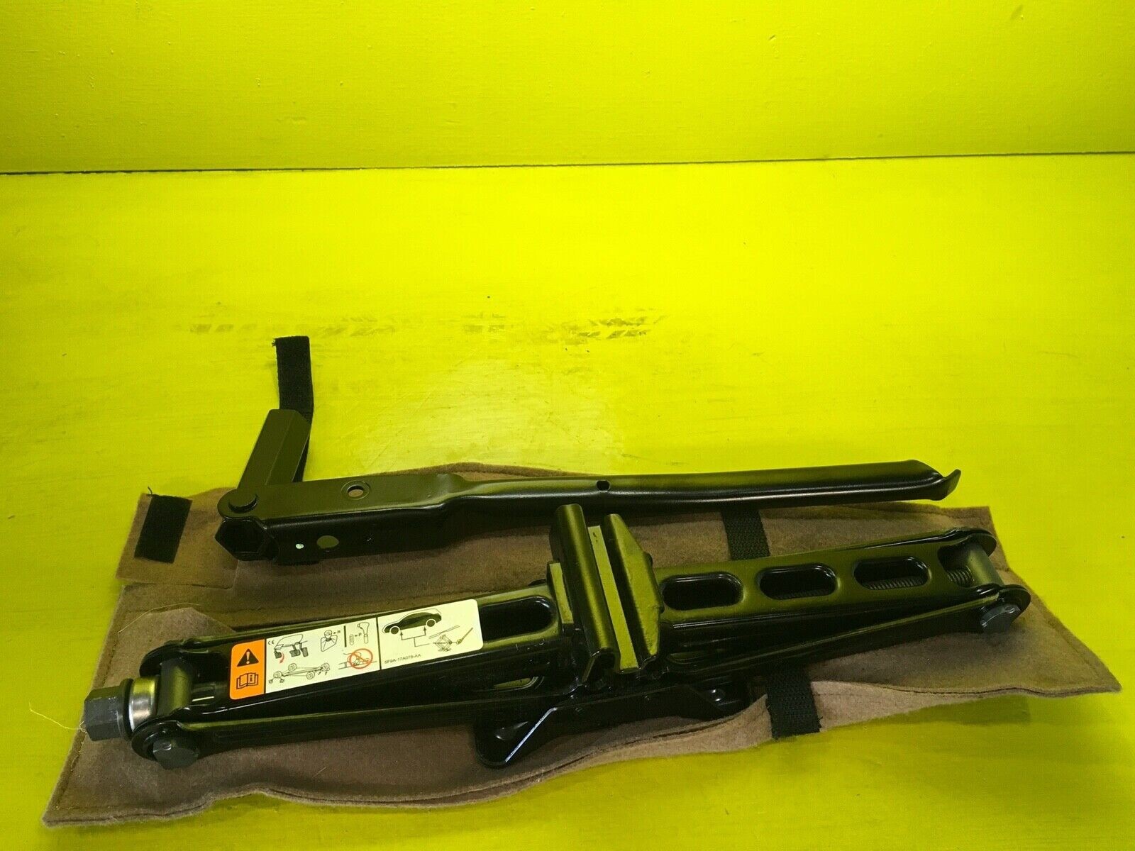 JACK KIT FITS:2010-2019 FORD TAURUS