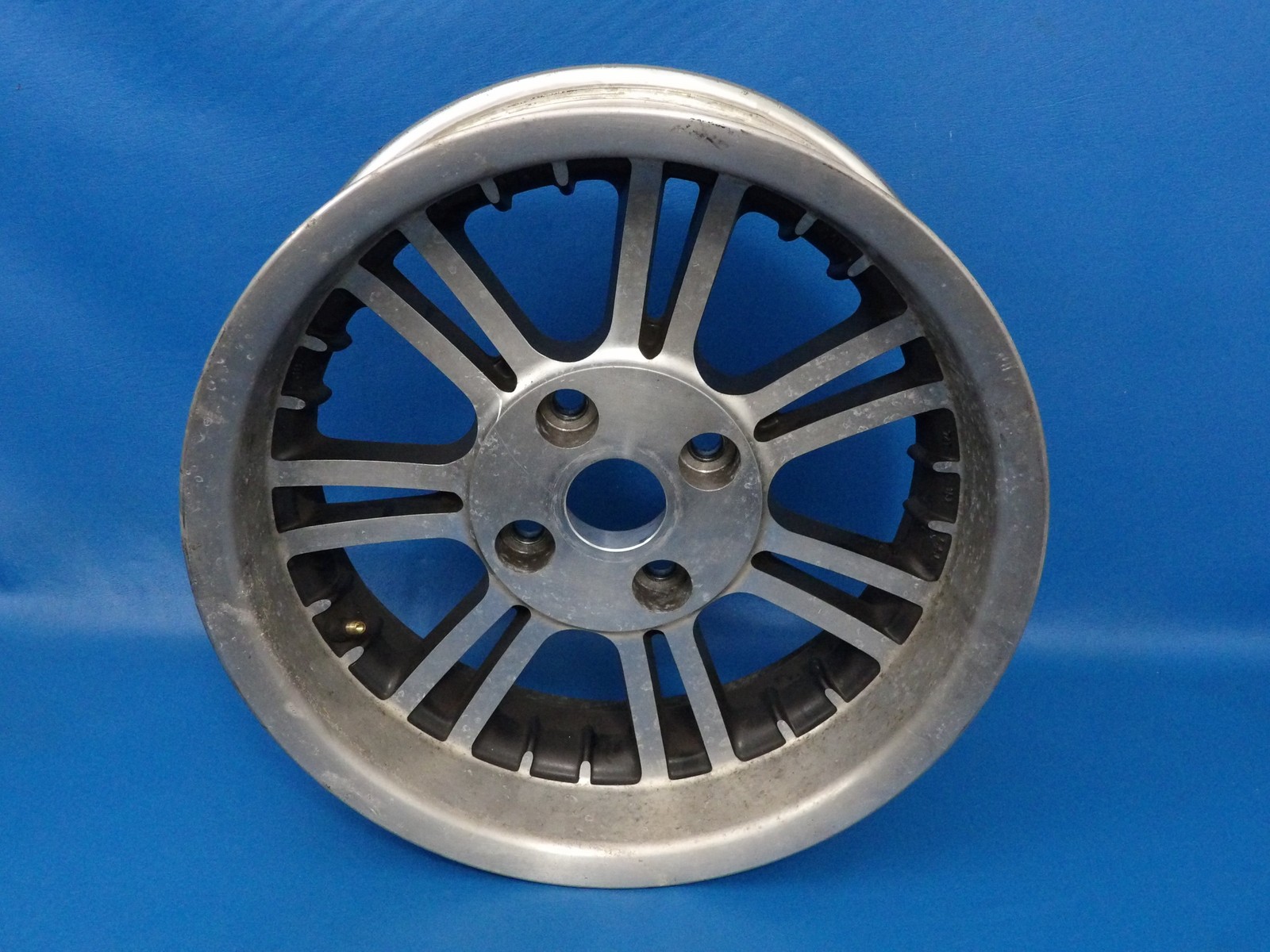 Harley-Davidson 09-24 Tri-Glide OEM 15×5.5 Rear Wheel Rim 83327-09
