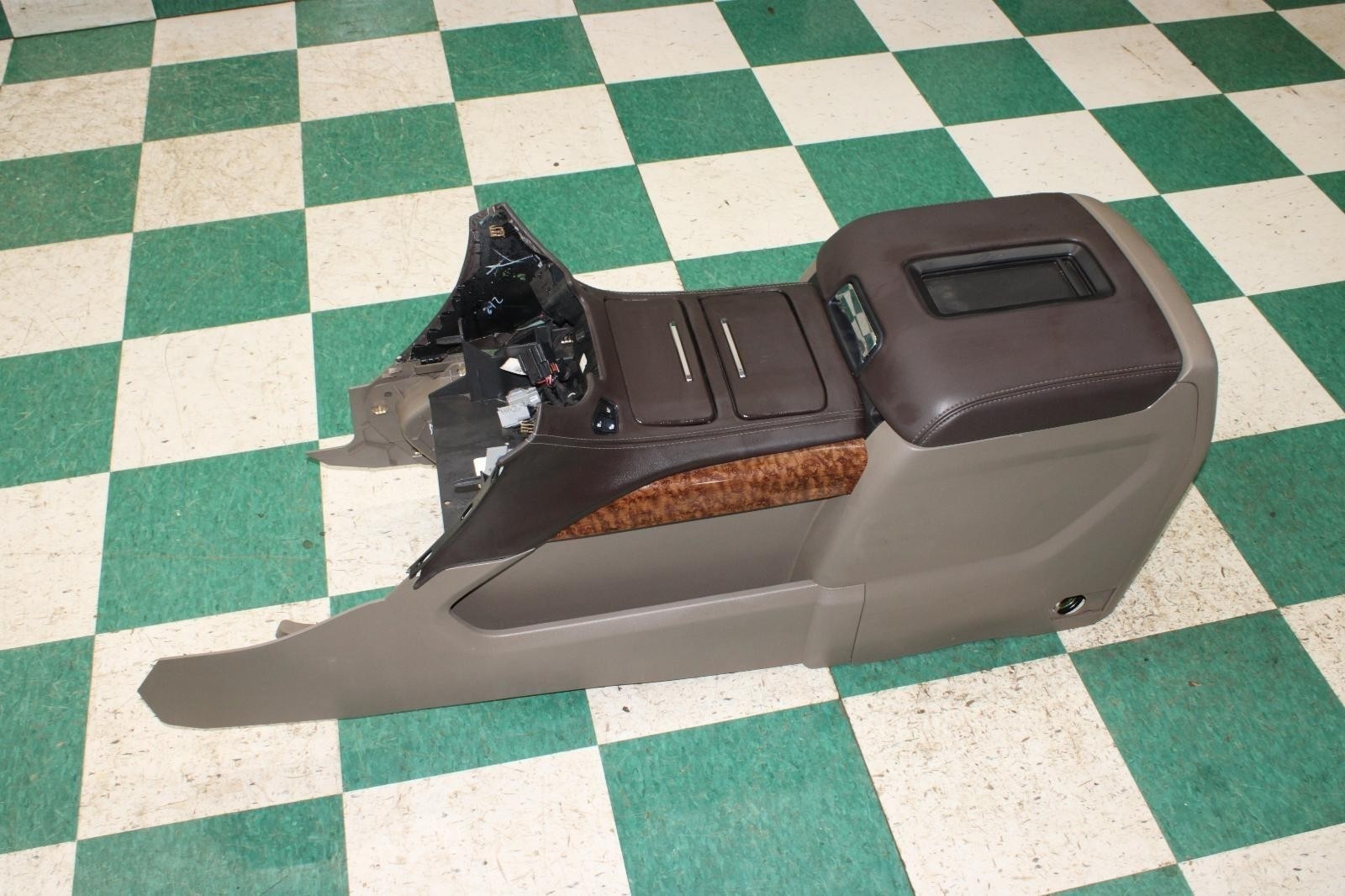 15-20 Suburban 1500 Cocoa Dune Woodgrain Center Front Console Armrest OEM OE WTY