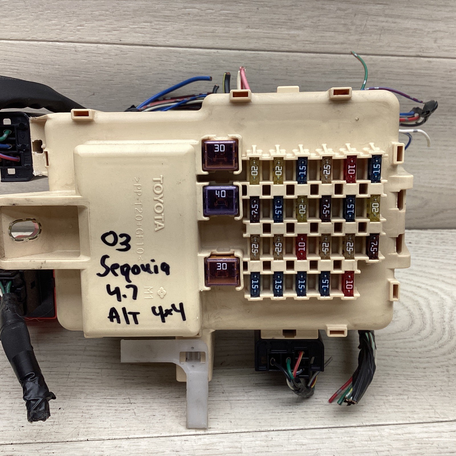 03-07 Sequoia 04-06 Tundra DASH FUSE RELAY BOX JUNCTION BLOCK Cabin Interior