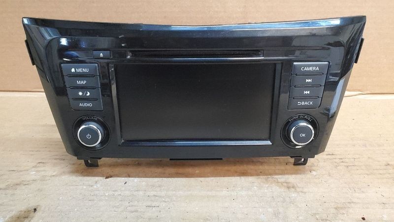 2018-2020 Nissan Rogue Radio Receiver AM/FM CD Navigation OEM