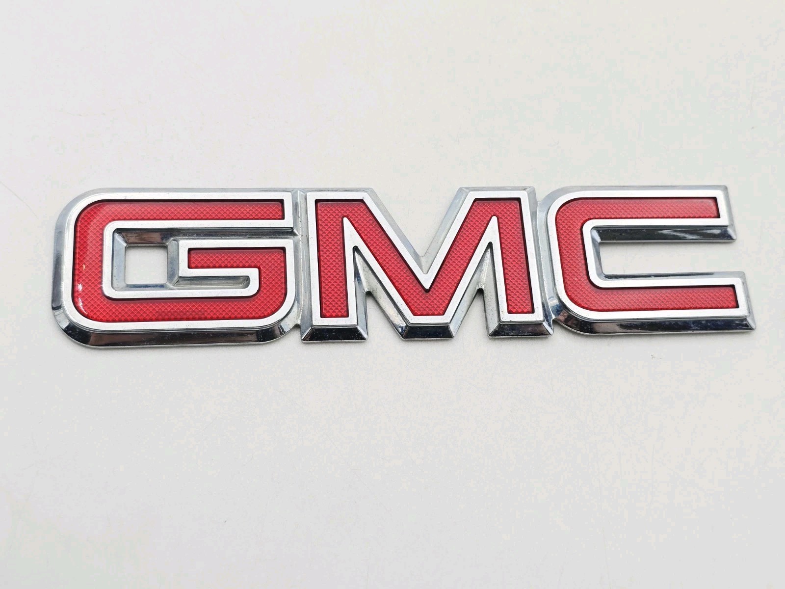 1999-2006 GMC SIERRA YUKON REAR LOGO BADGE SIGN SYMBOL EMBLEM