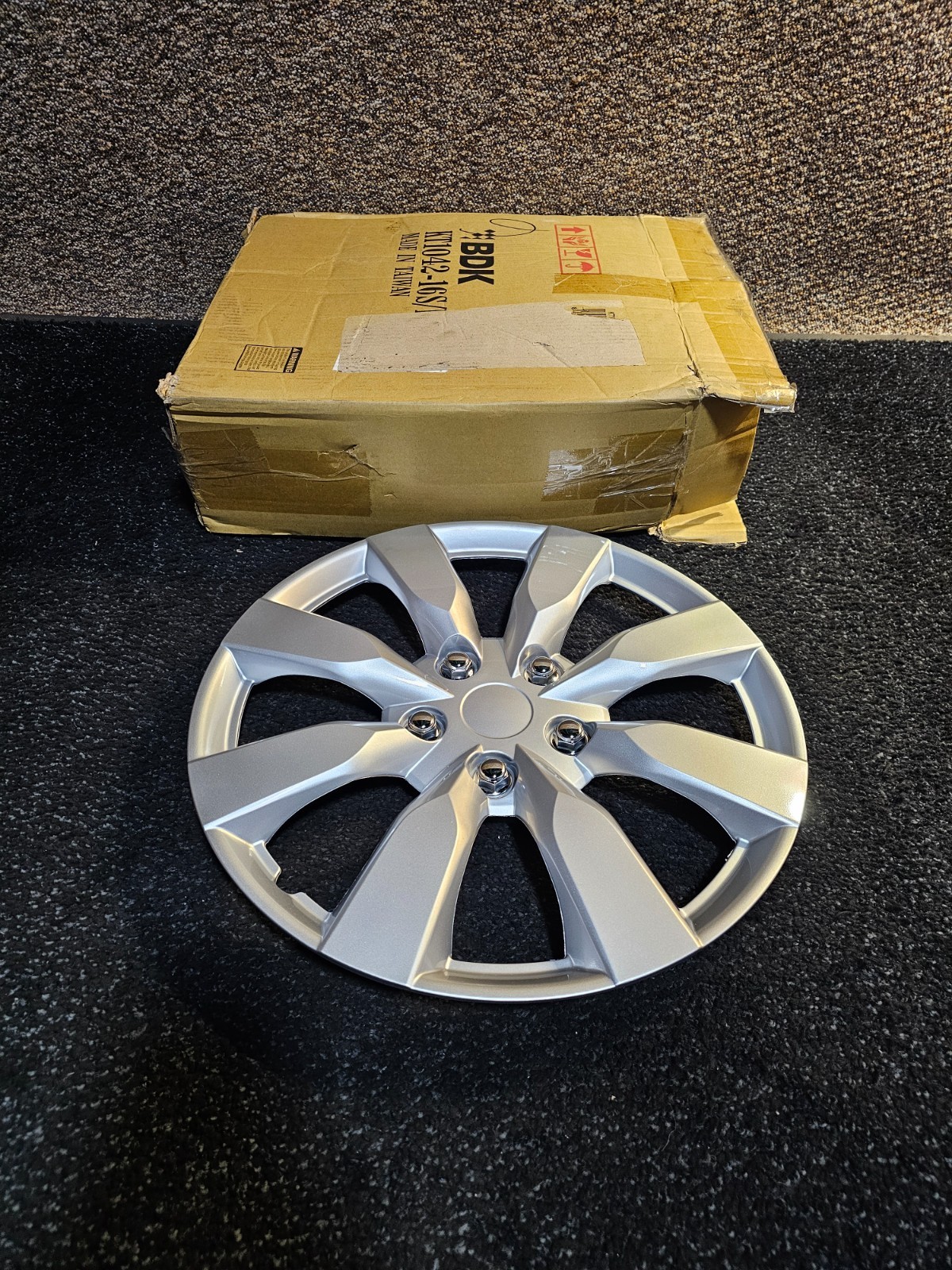 (QTY 4) BDK KT1042-16S/L 16″ ABS Hubcaps Silver 8 Spoke for Toyota Corolla