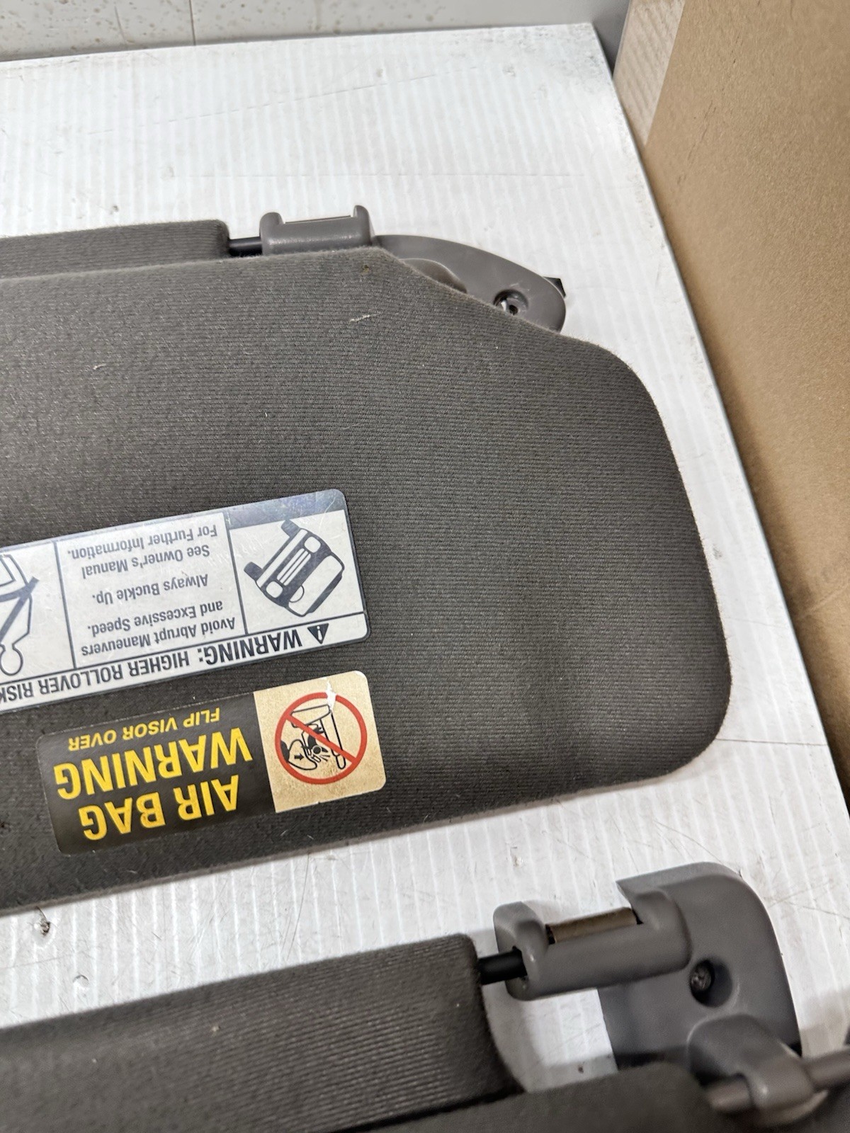 2000-2002 Ford Expedition Navigator Sun Visor Set Left Right LH RH OEM DRK GREY