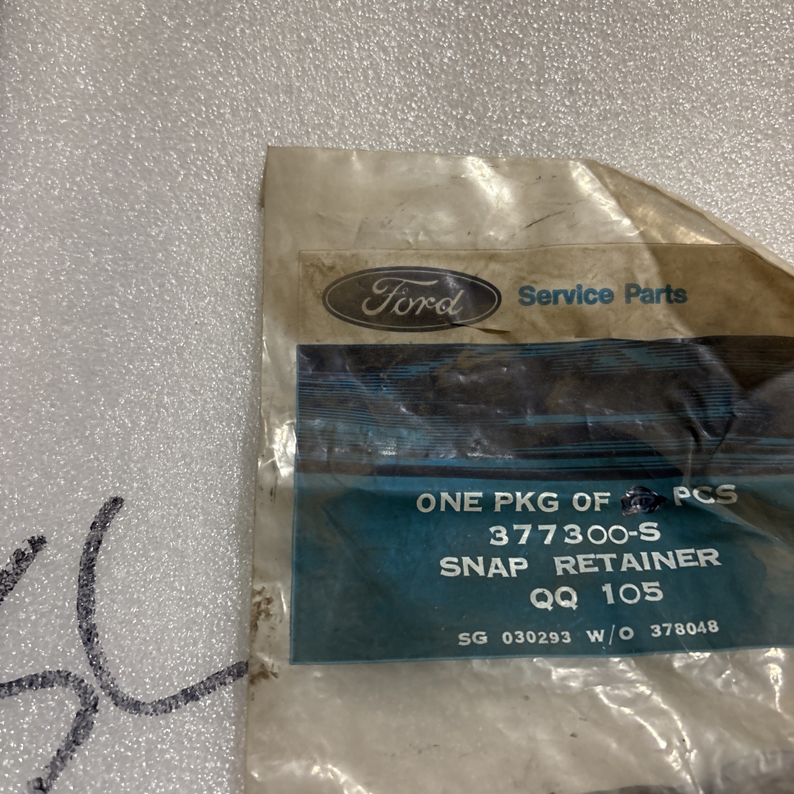 FORD MOTOR CO. GENUINE OEM SNAP RETAINER PART NO. 377300-S SOLD INDIVIDUALLY