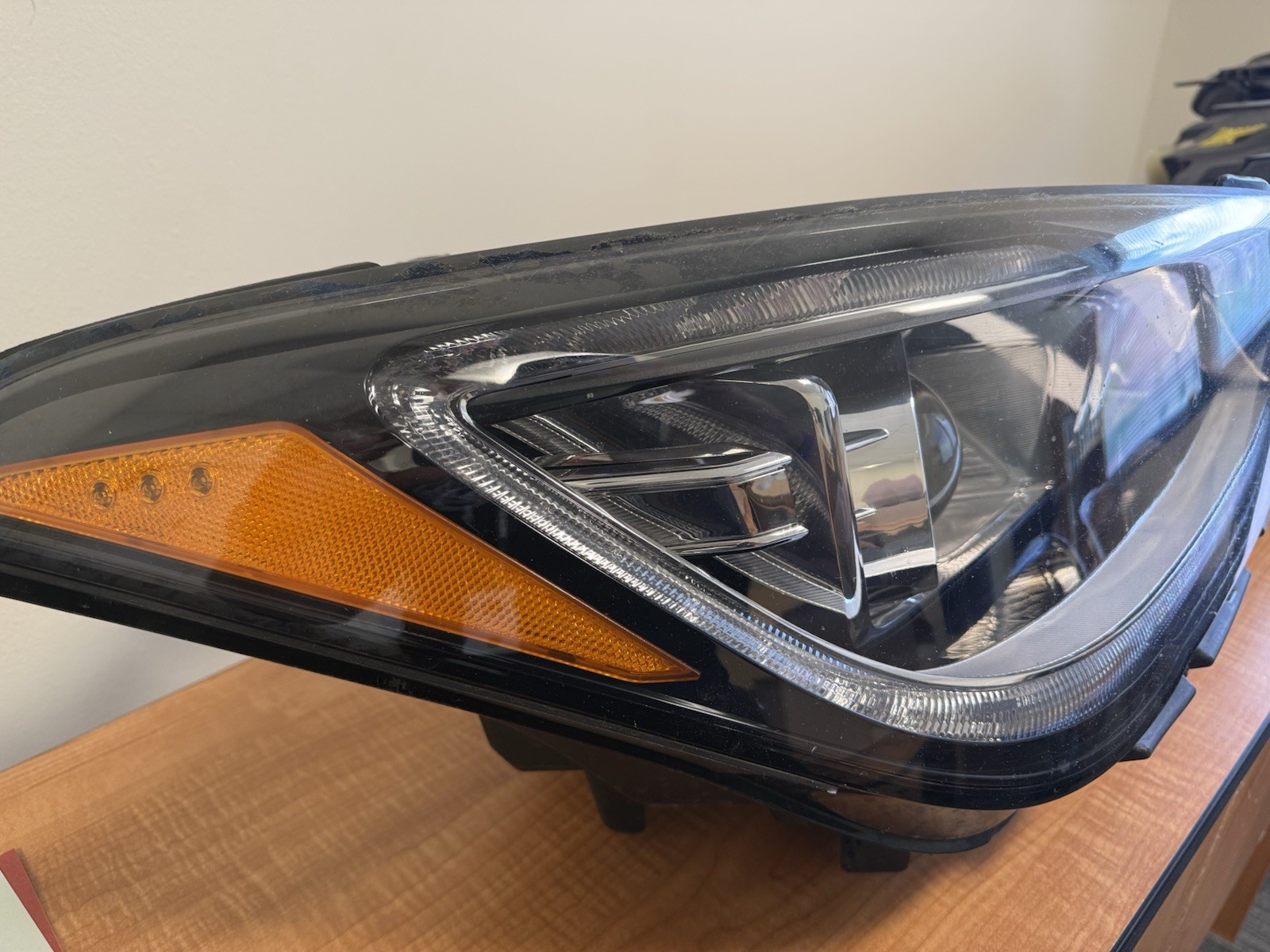 2015 Hyundai Genesis Sedan 5.0 V8 Left and Right Headlight Set