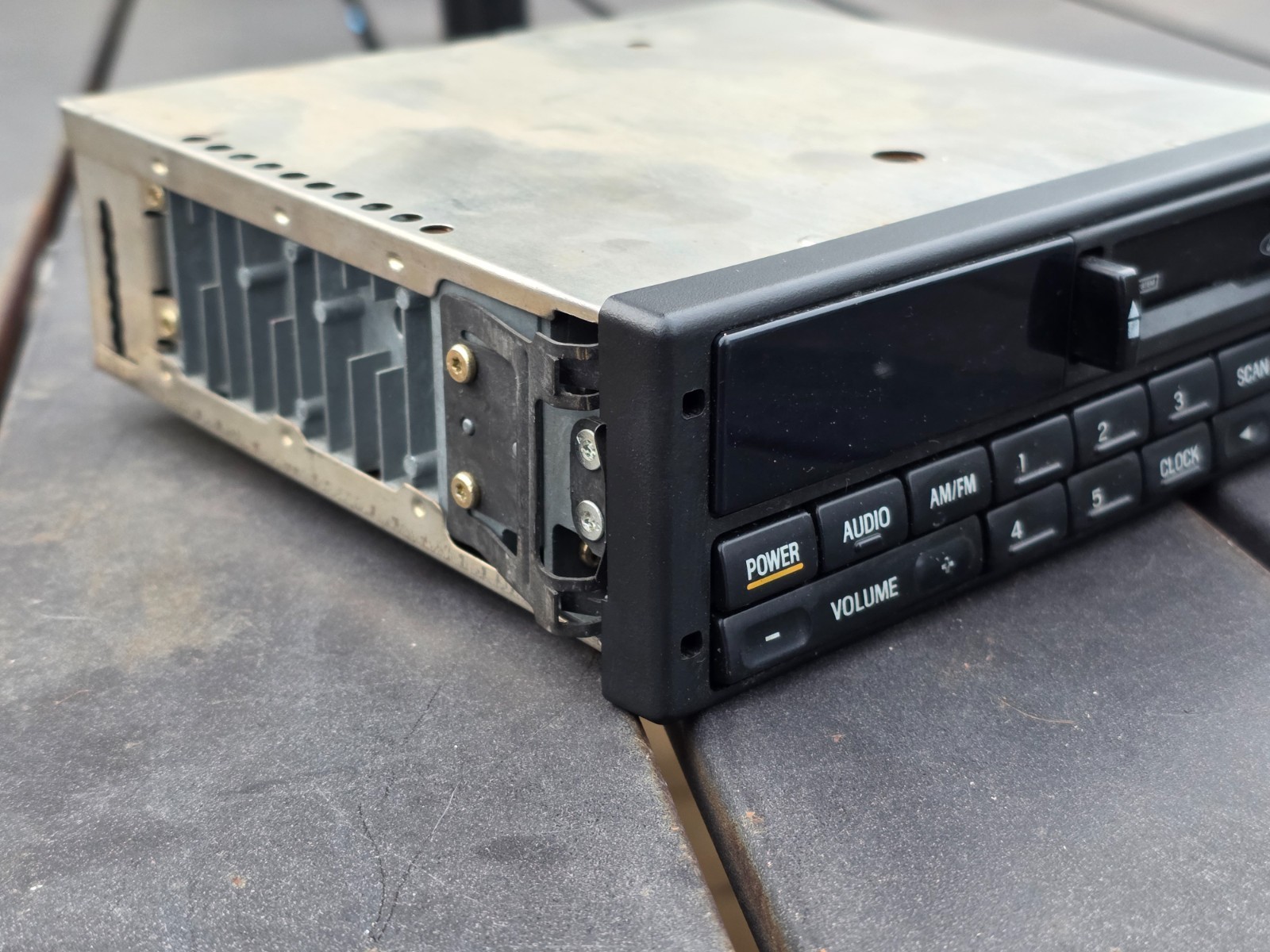 1990’s FORD MUSTANG THUNDERBIRD F150 AM/FM CASSETTE HEAD UNIT F68F-19B132-CA OEM