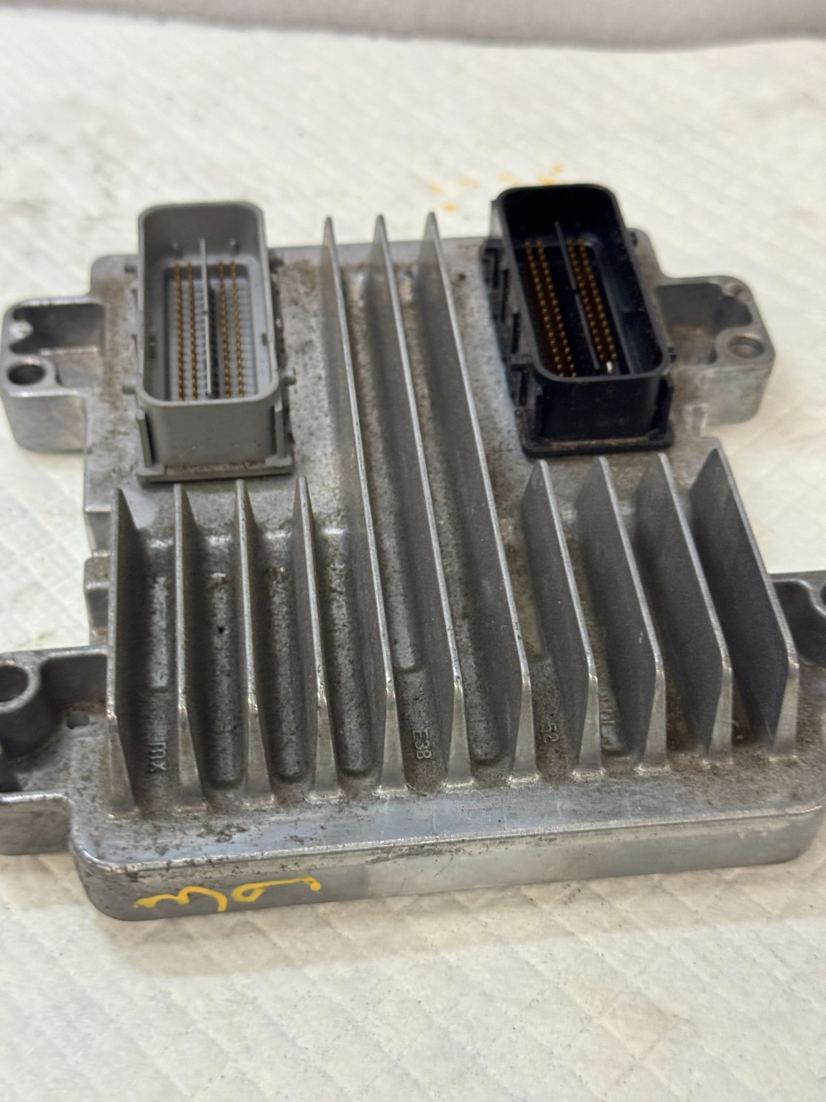 2008 Chevrolet Impala 3.9L Engine Control Unit Module ECU 12612384 OEM (V 39)