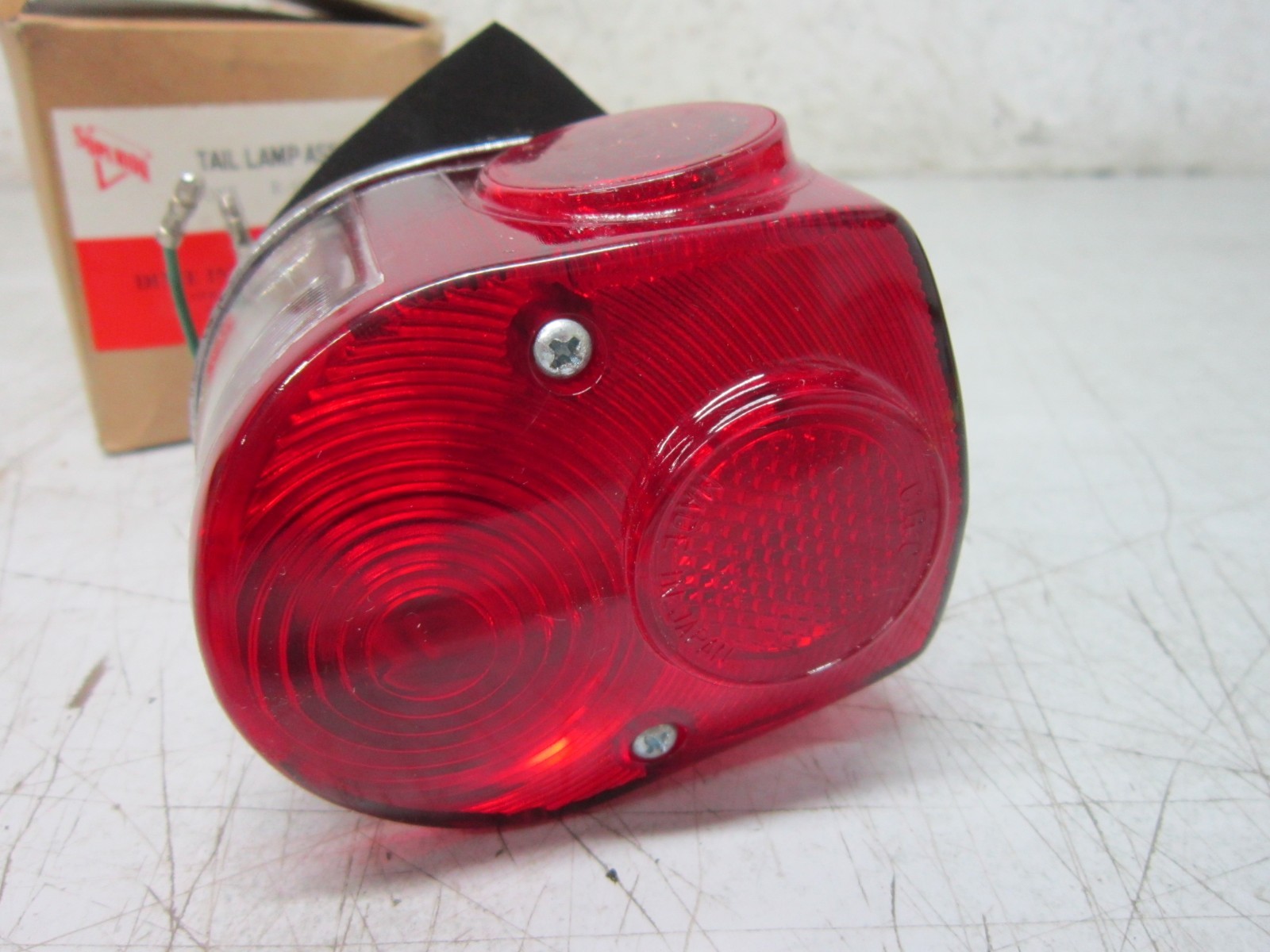 Superior Tail Lamp Assembly 6V R-1691 Dixie Int.