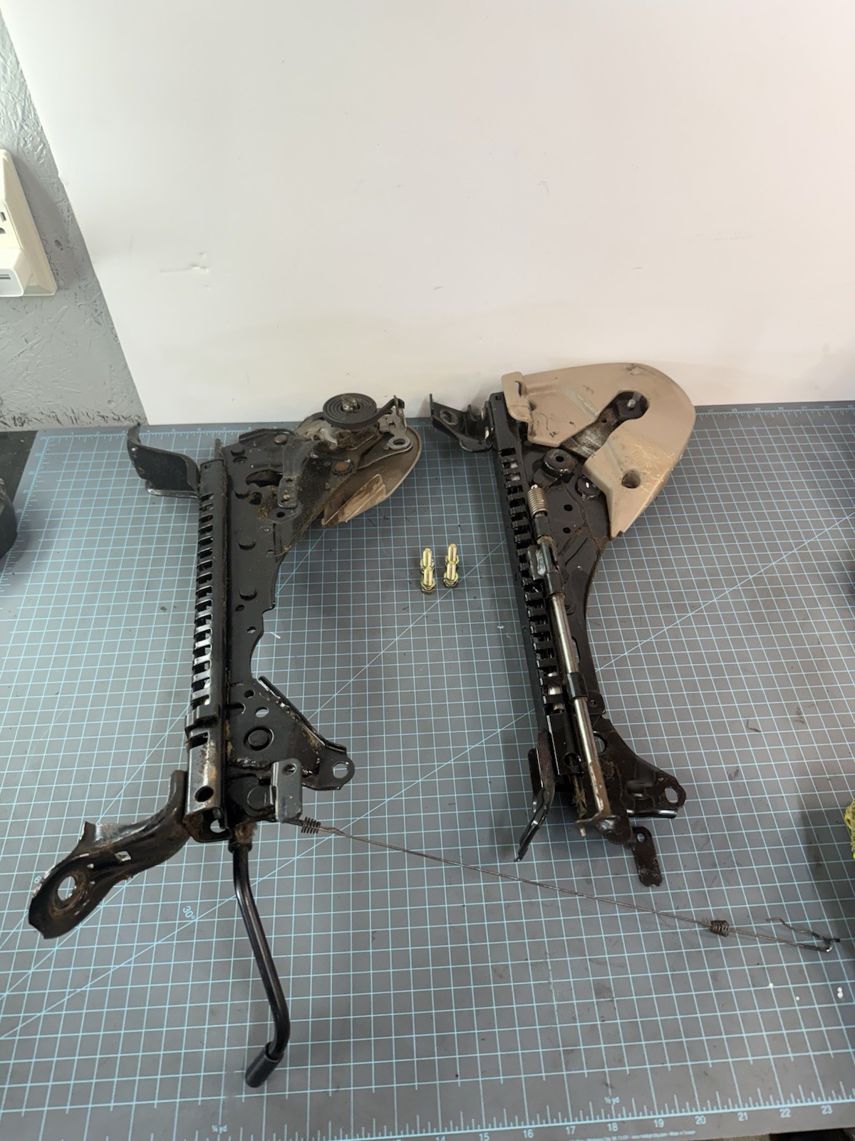 96-02 Toyota 4runner Passenger Front Right Seat Track Rails Sliders Adjusters