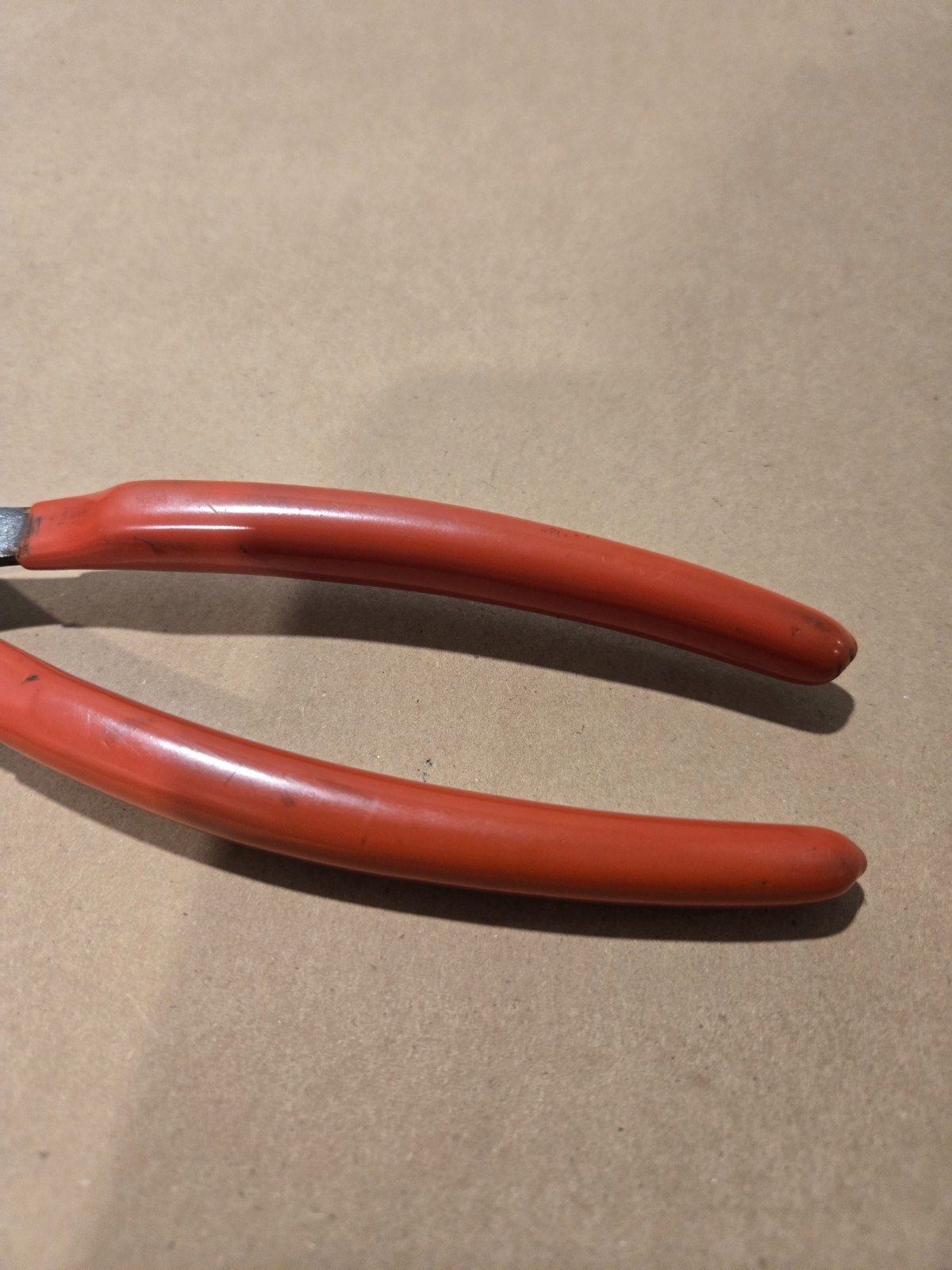 Snap On 7-3/4″ Long Angle Head Battery Terminal Pliers Red Handle USA 208CP